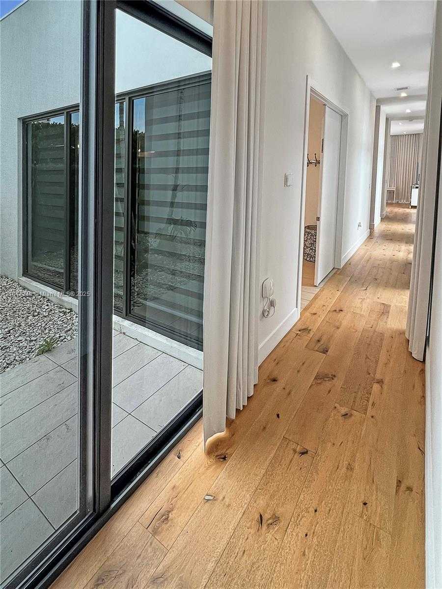 Small Image of 16640 SUNSET WAY, Weston Number 16