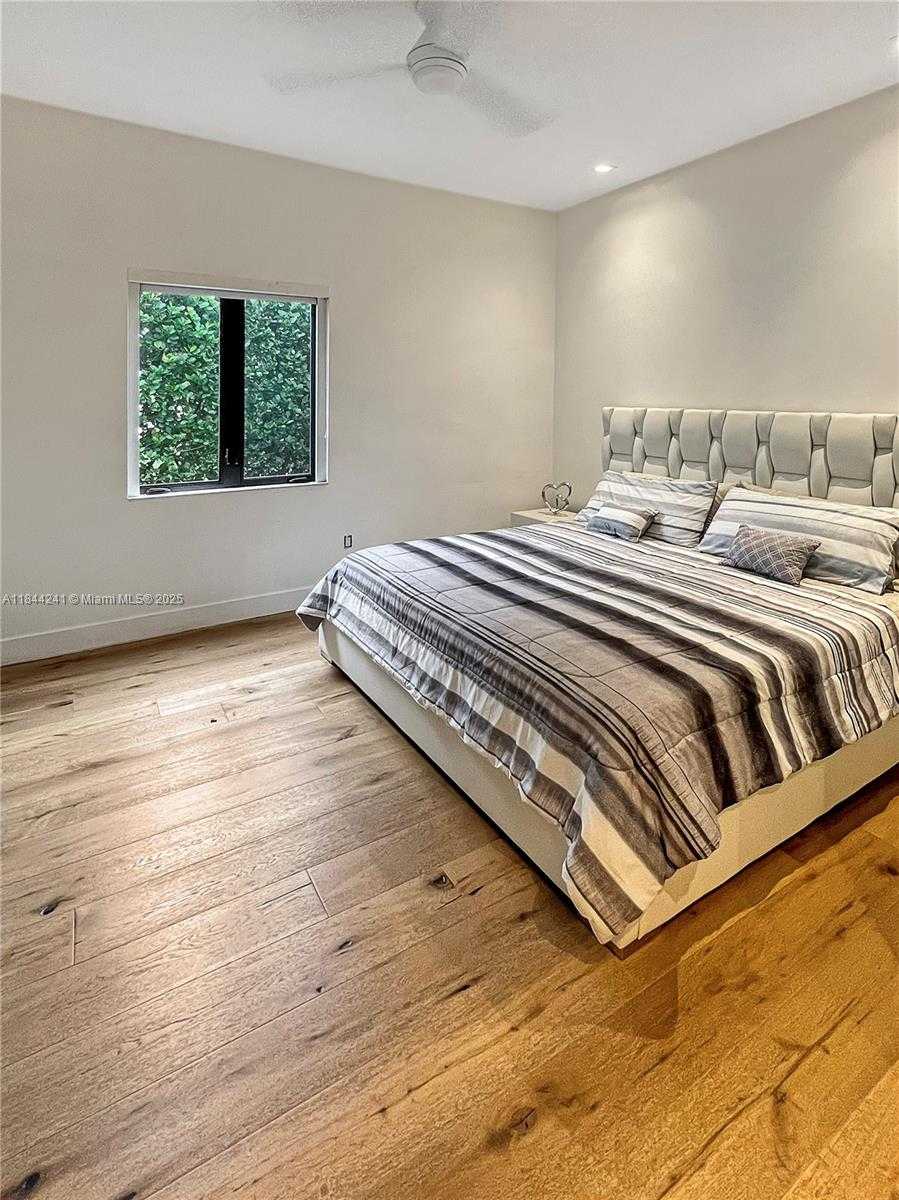 Small Image of 16640 SUNSET WAY, Weston Number 25