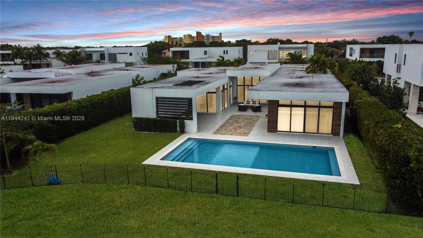 Small Image of 16640 SUNSET WAY, Weston Number 5