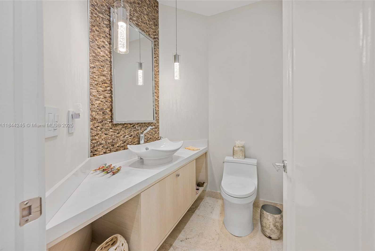 Small Image of 2508 PRINCETON CT, Weston Number 28