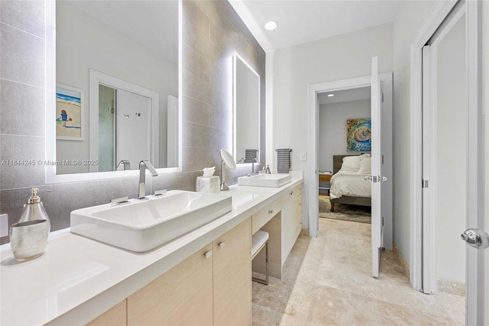Small Image of 2508 PRINCETON CT, Weston Number 32