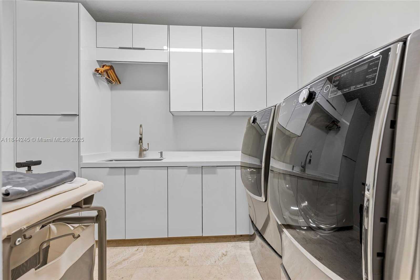 Small Image of 2508 PRINCETON CT, Weston Number 35