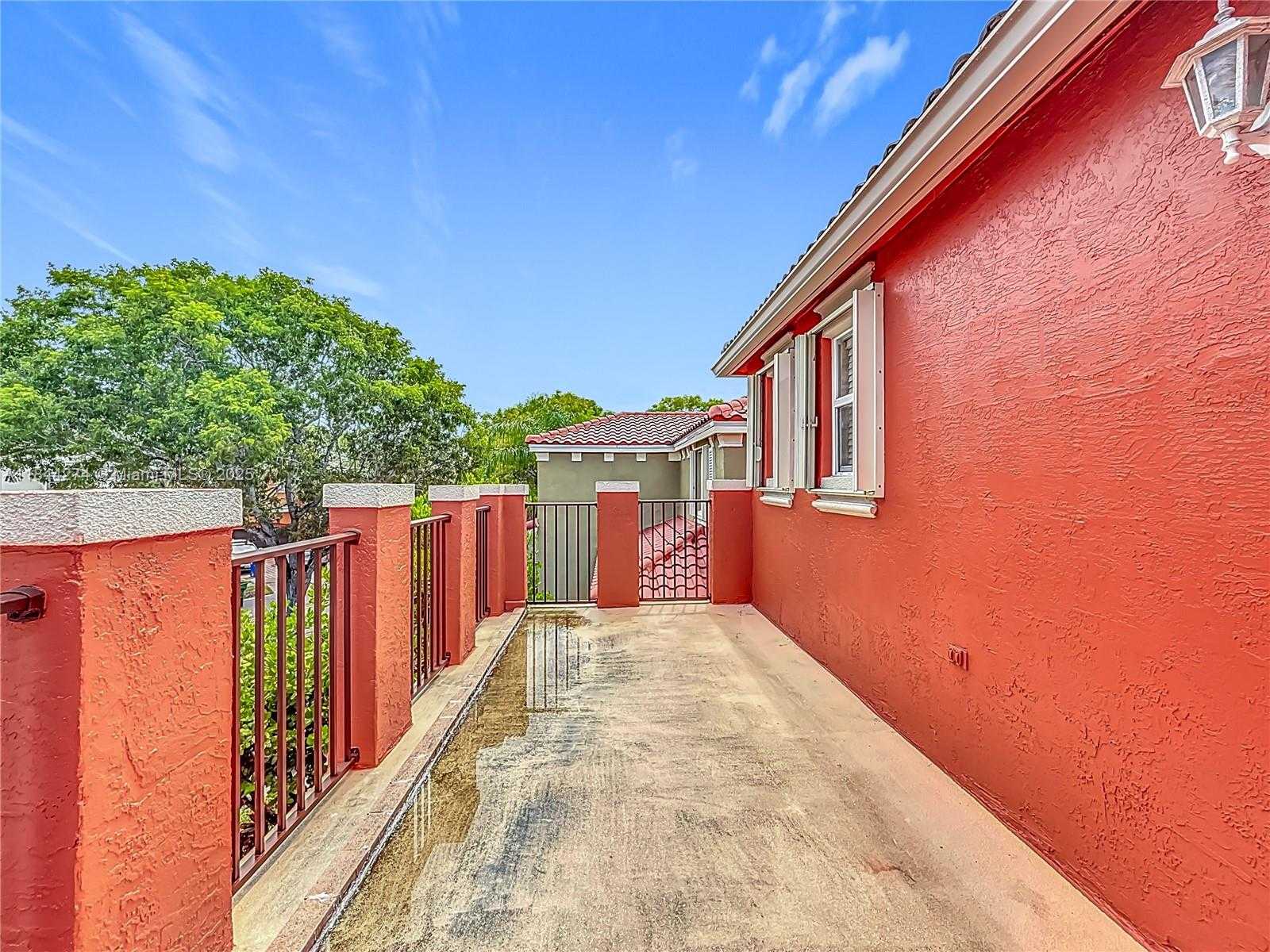 Small Image of 15540 SOUTH WEST 49TH CT, Miramar Number 57