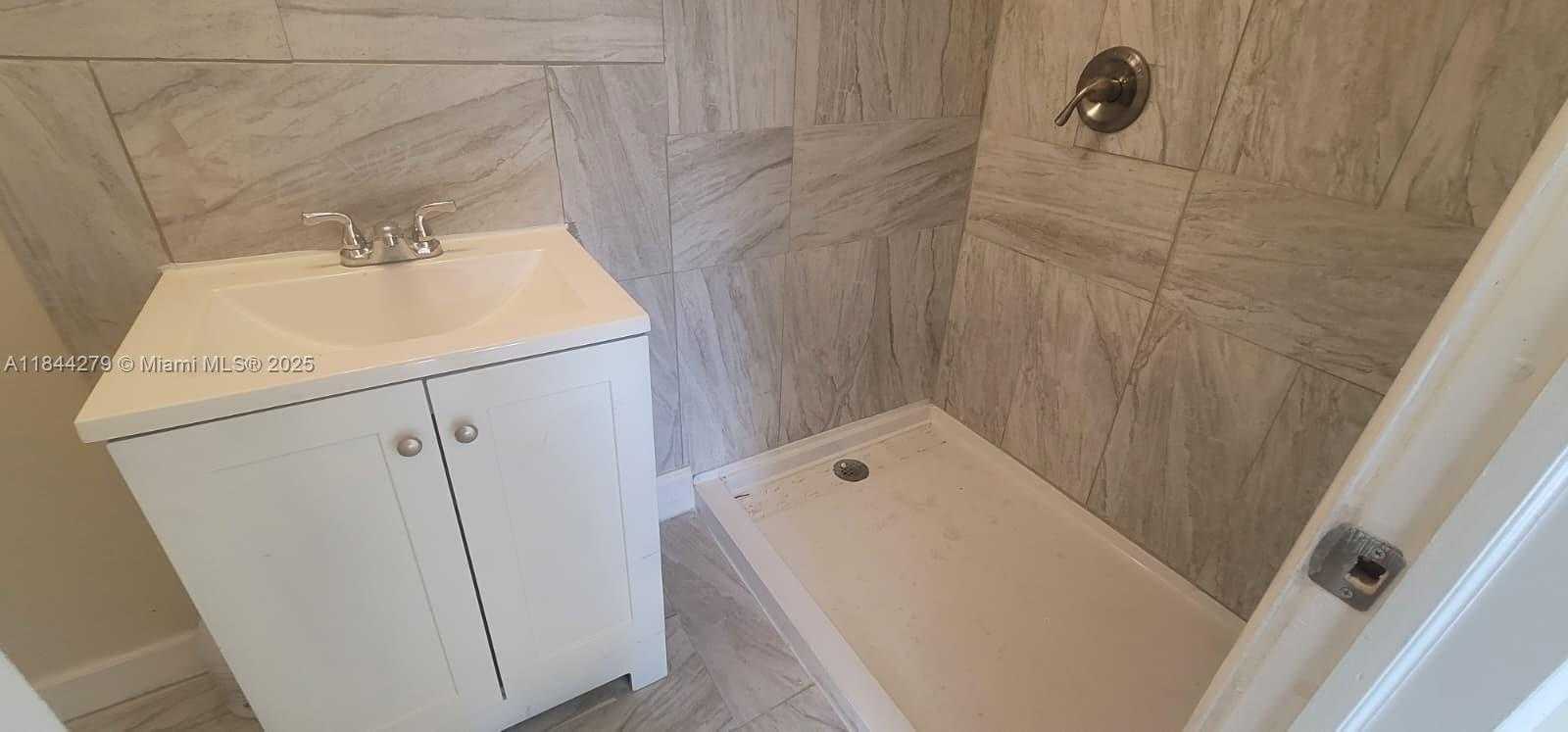Small Image of 18250 NORTH WEST 23RD AVE, Miami Gardens Number 2