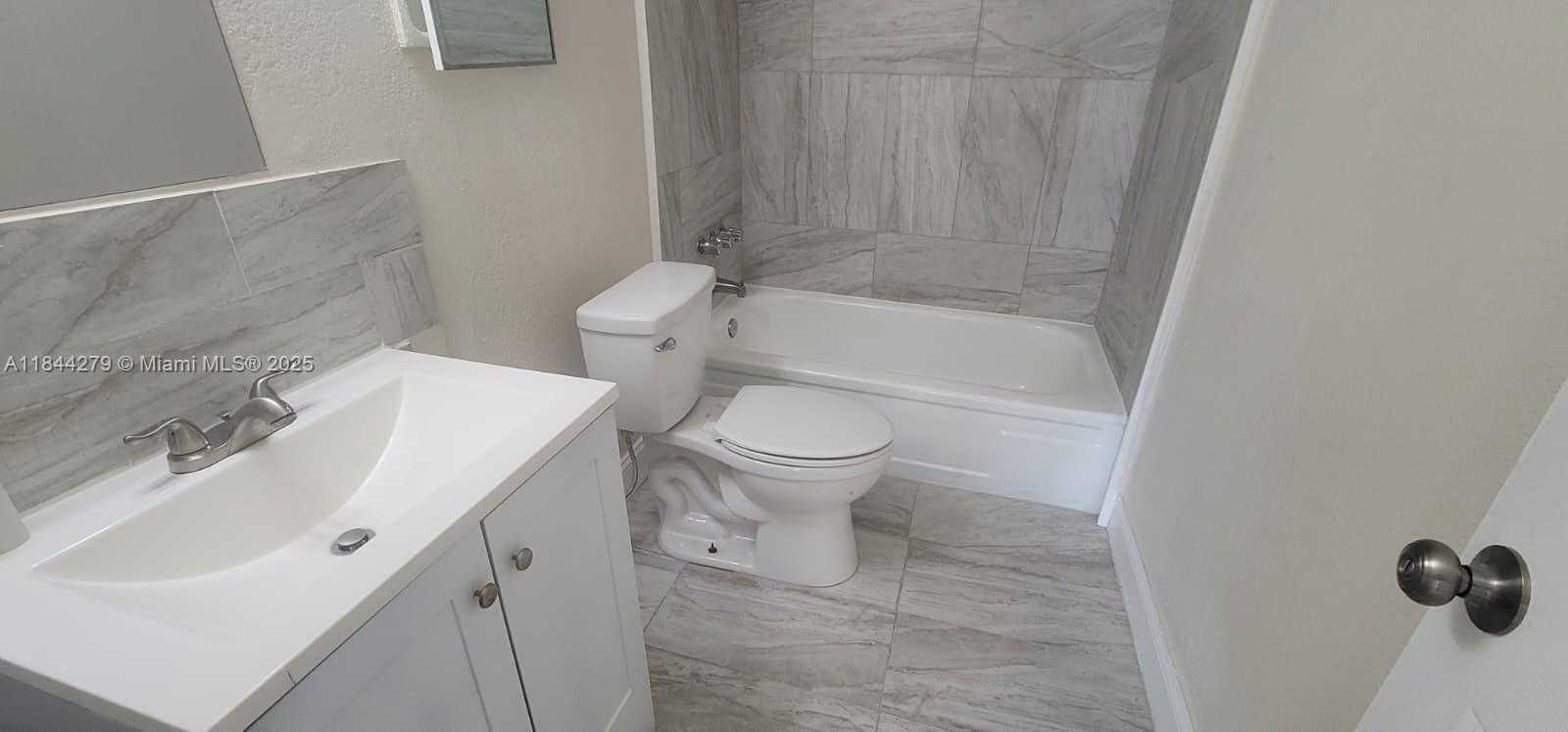 Small Image of 18250 NORTH WEST 23RD AVE, Miami Gardens Number 4