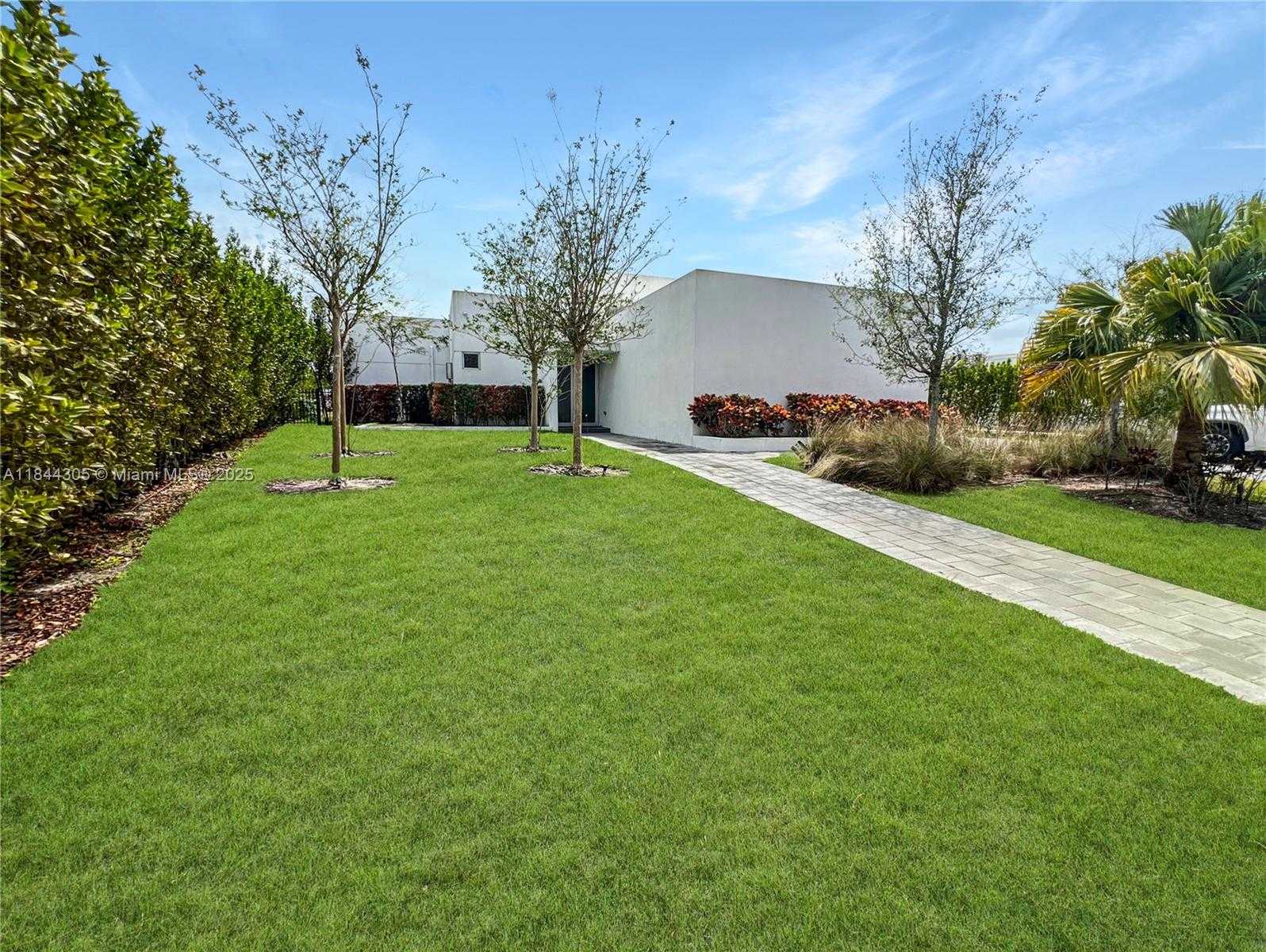 Small Image of 16582 SOUTH BOTANIKO DR S, Weston Number 2