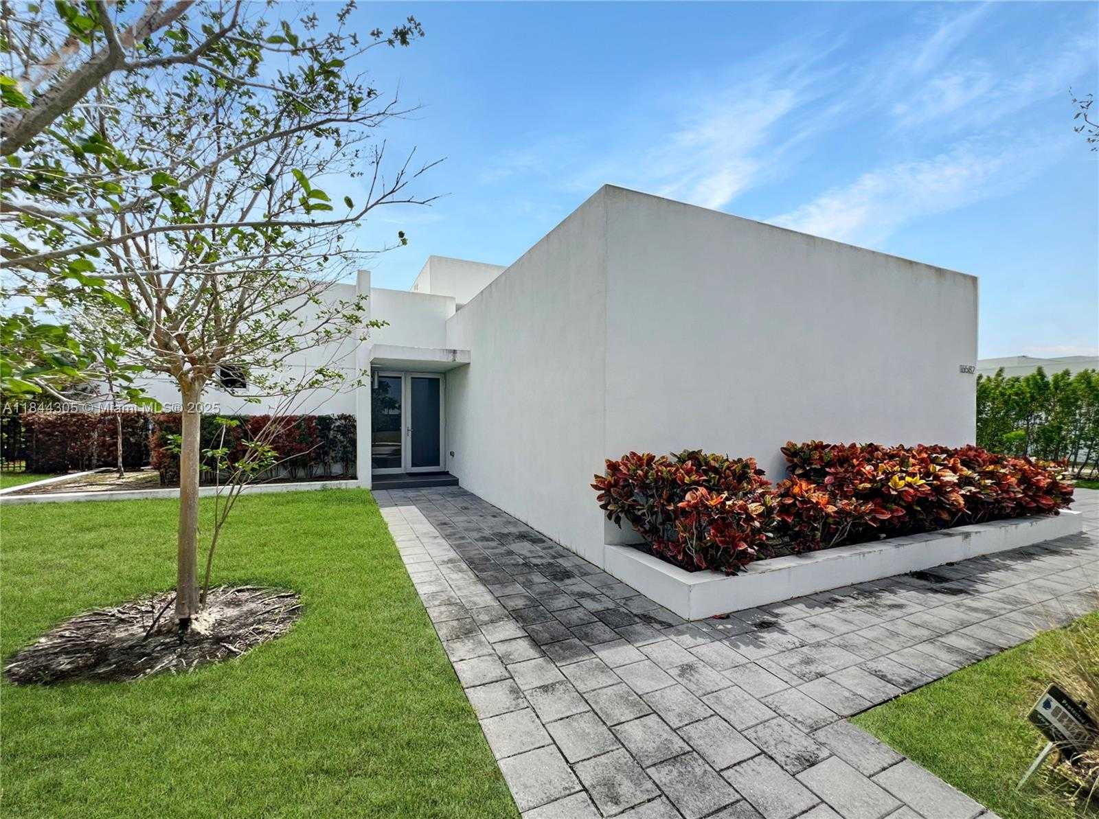 Small Image of 16582 SOUTH BOTANIKO DR S, Weston Number 3