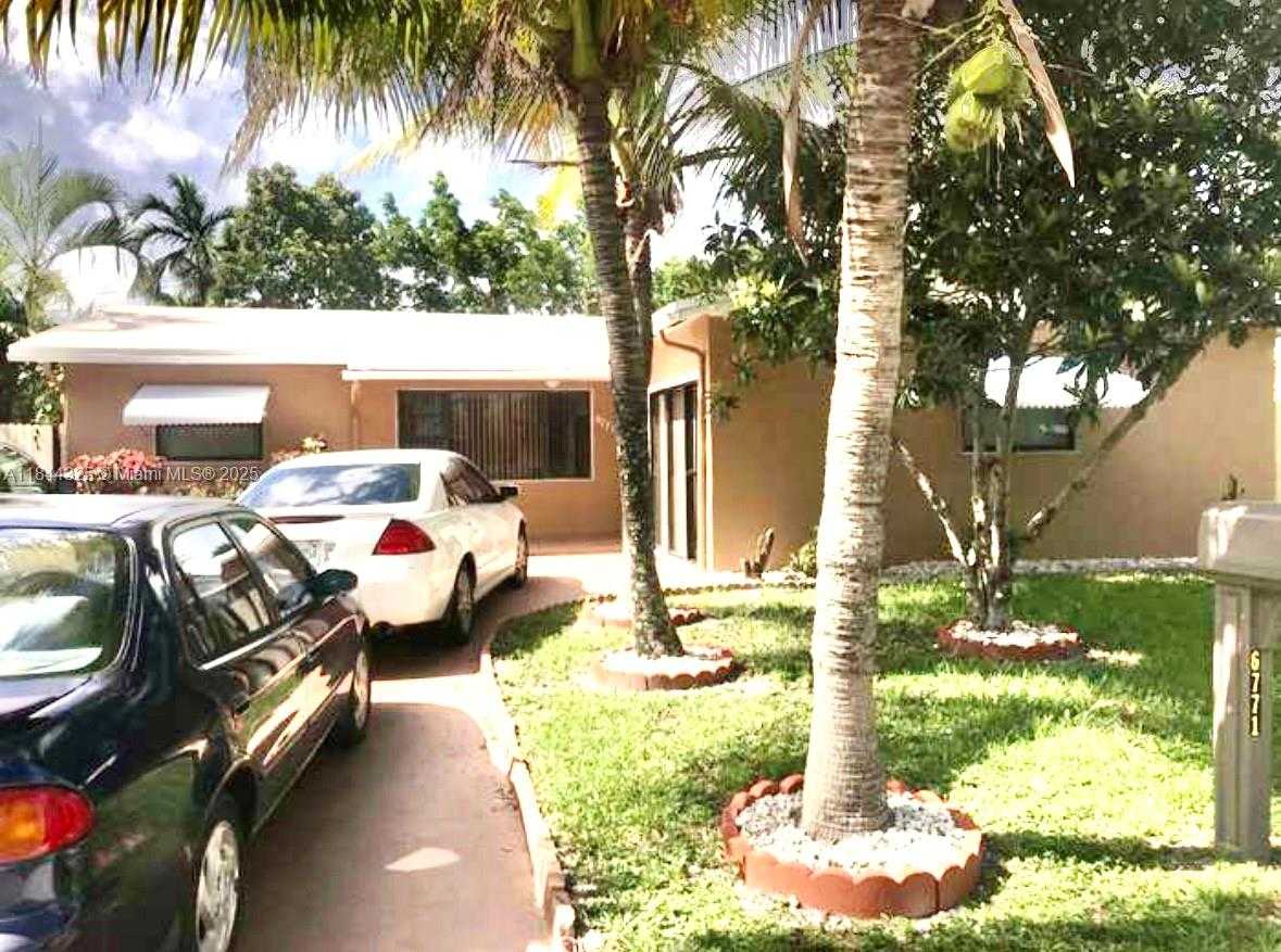 Small Image of 6771 FREEDOM ST, Hollywood Number 2