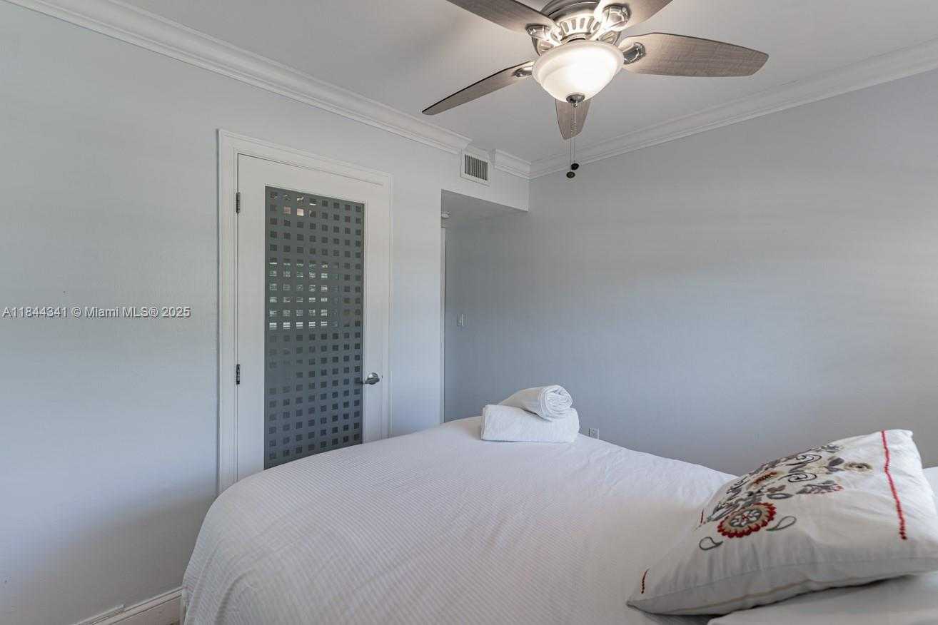 Small Image of 7475 SOUTH WEST 134TH ST, Pinecrest Number 13