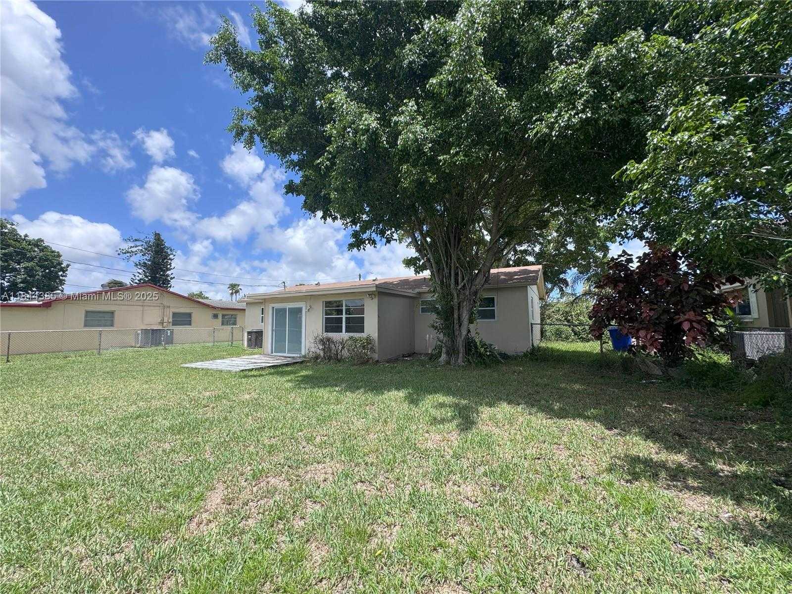 Small Image of 601 NORTH WEST 65TH AVE, Margate Number 13