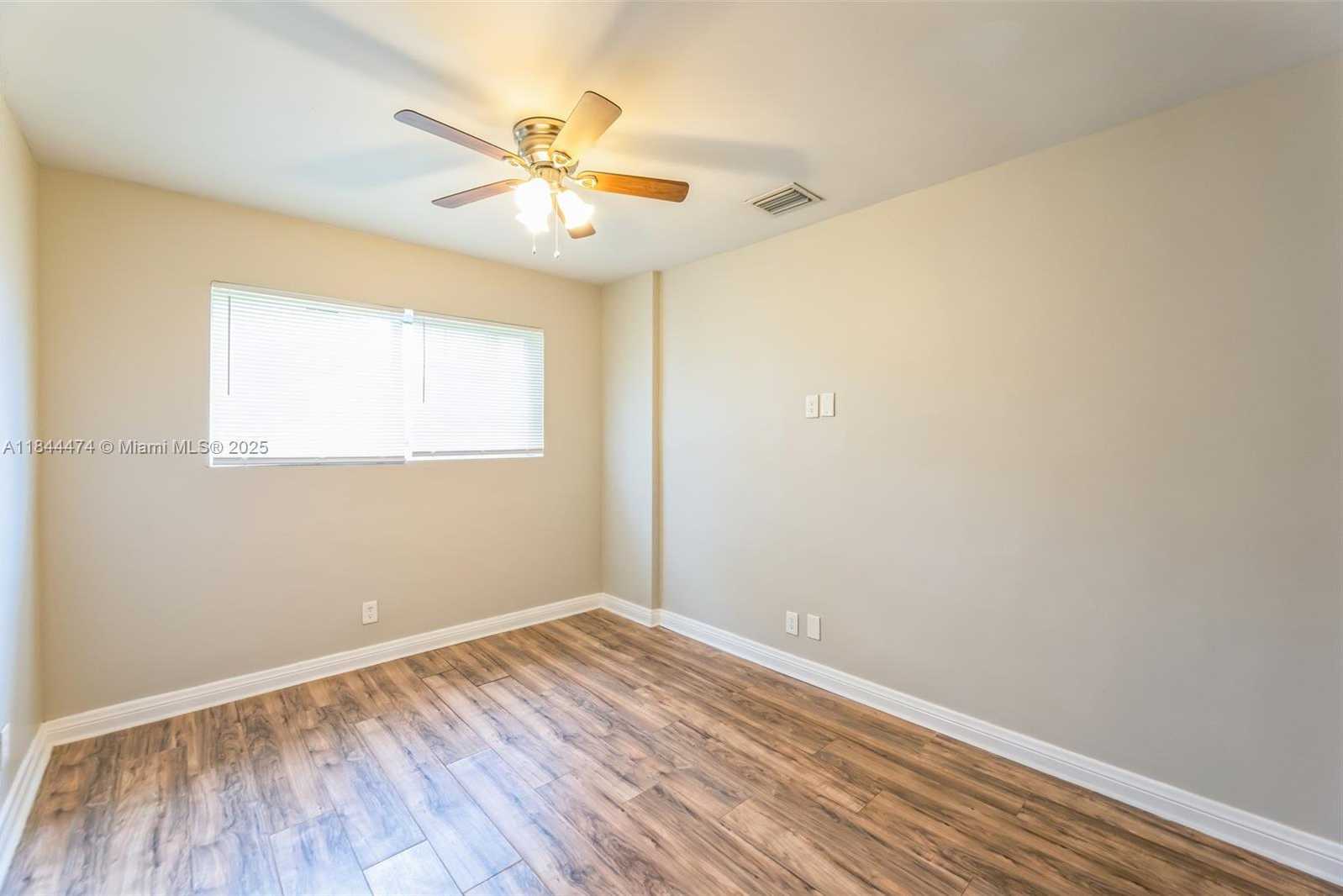 Small Image of 412 SOUTH WEST 4TH TER, Hallandale Beach Number 12