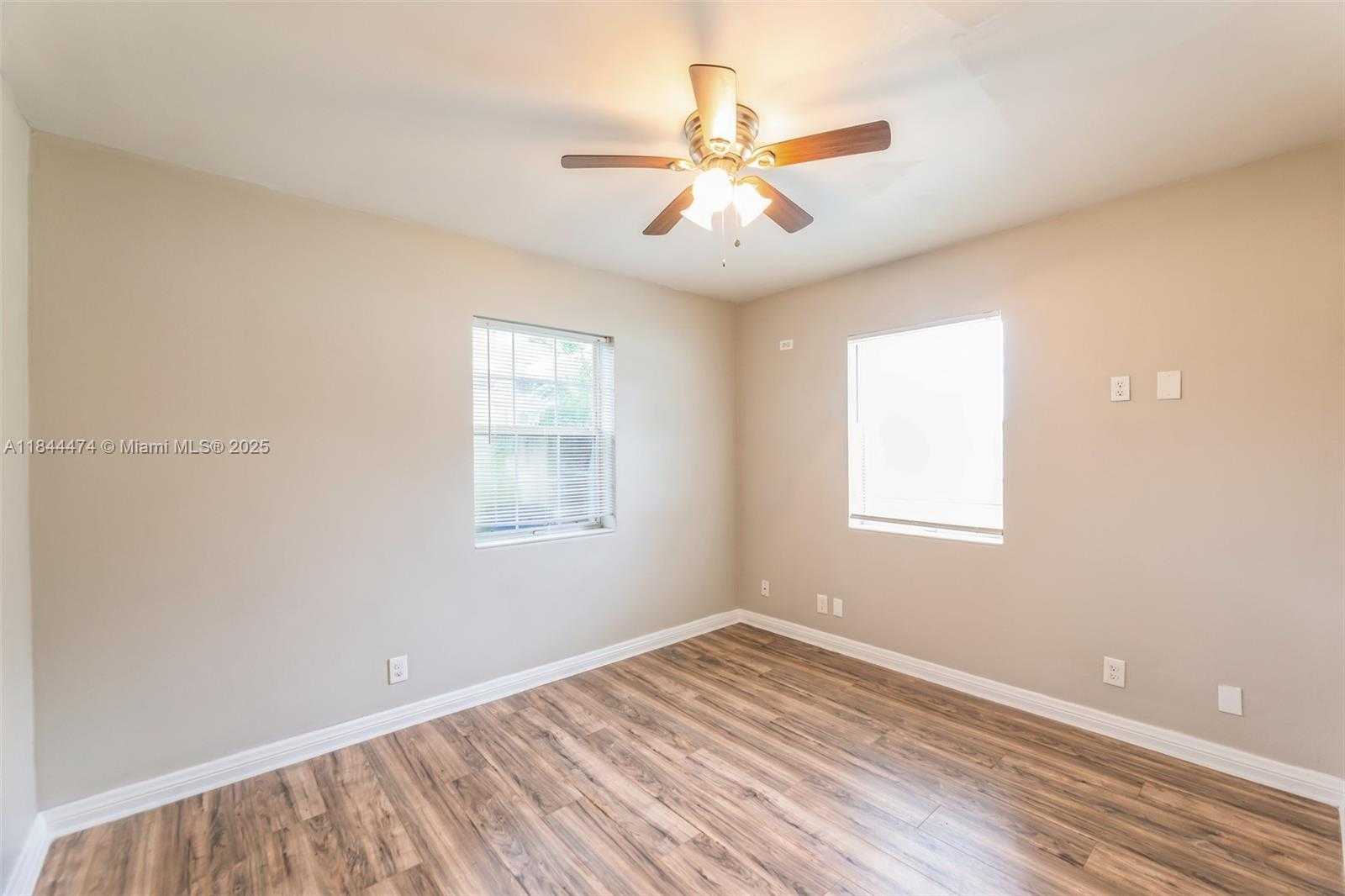 Small Image of 412 SOUTH WEST 4TH TER, Hallandale Beach Number 15