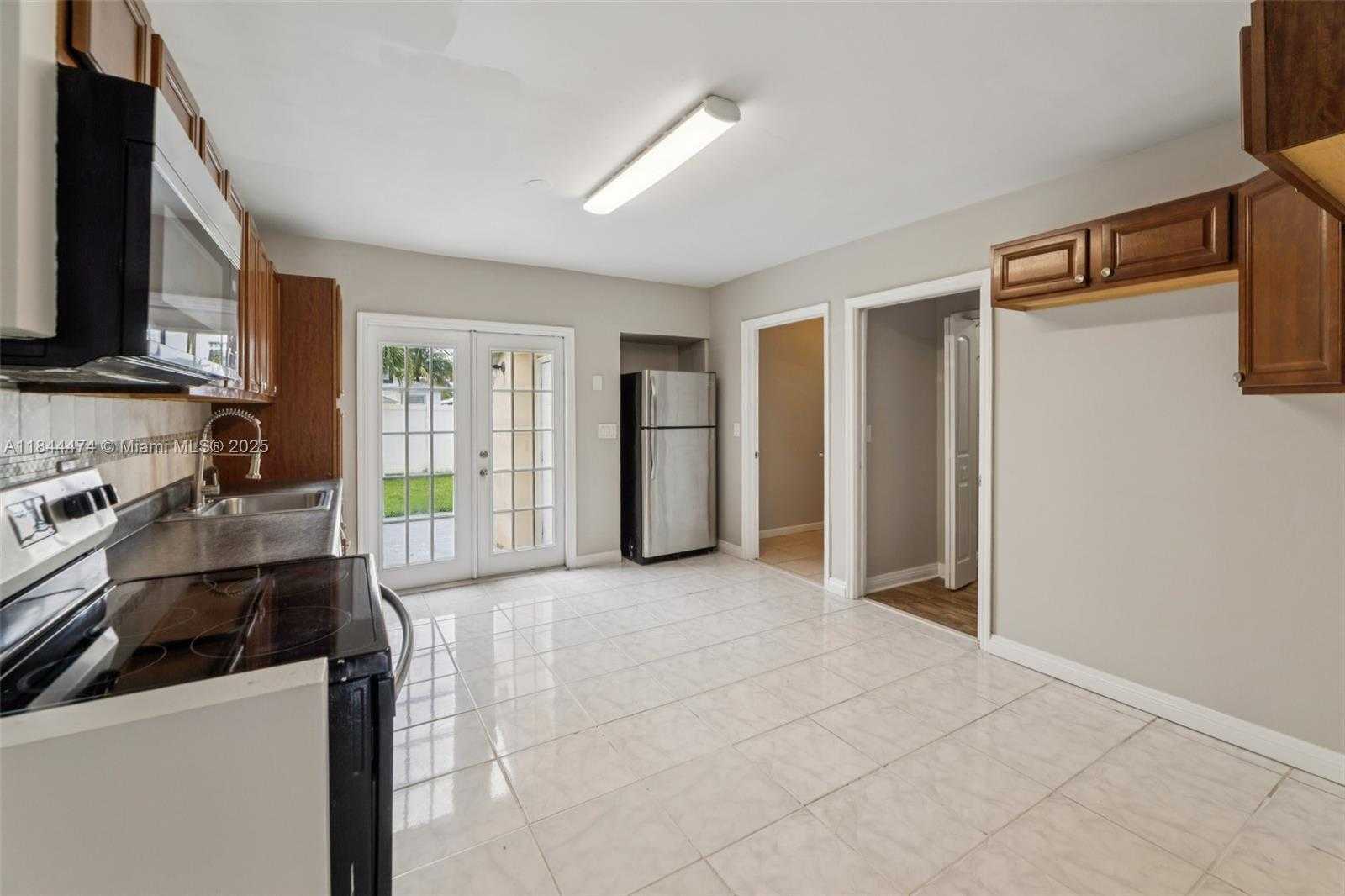 Small Image of 412 SOUTH WEST 4TH TER, Hallandale Beach Number 3