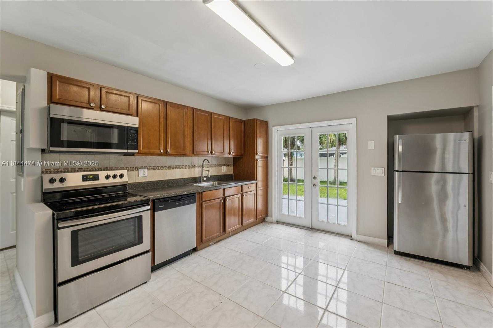 Small Image of 412 SOUTH WEST 4TH TER, Hallandale Beach Number 4