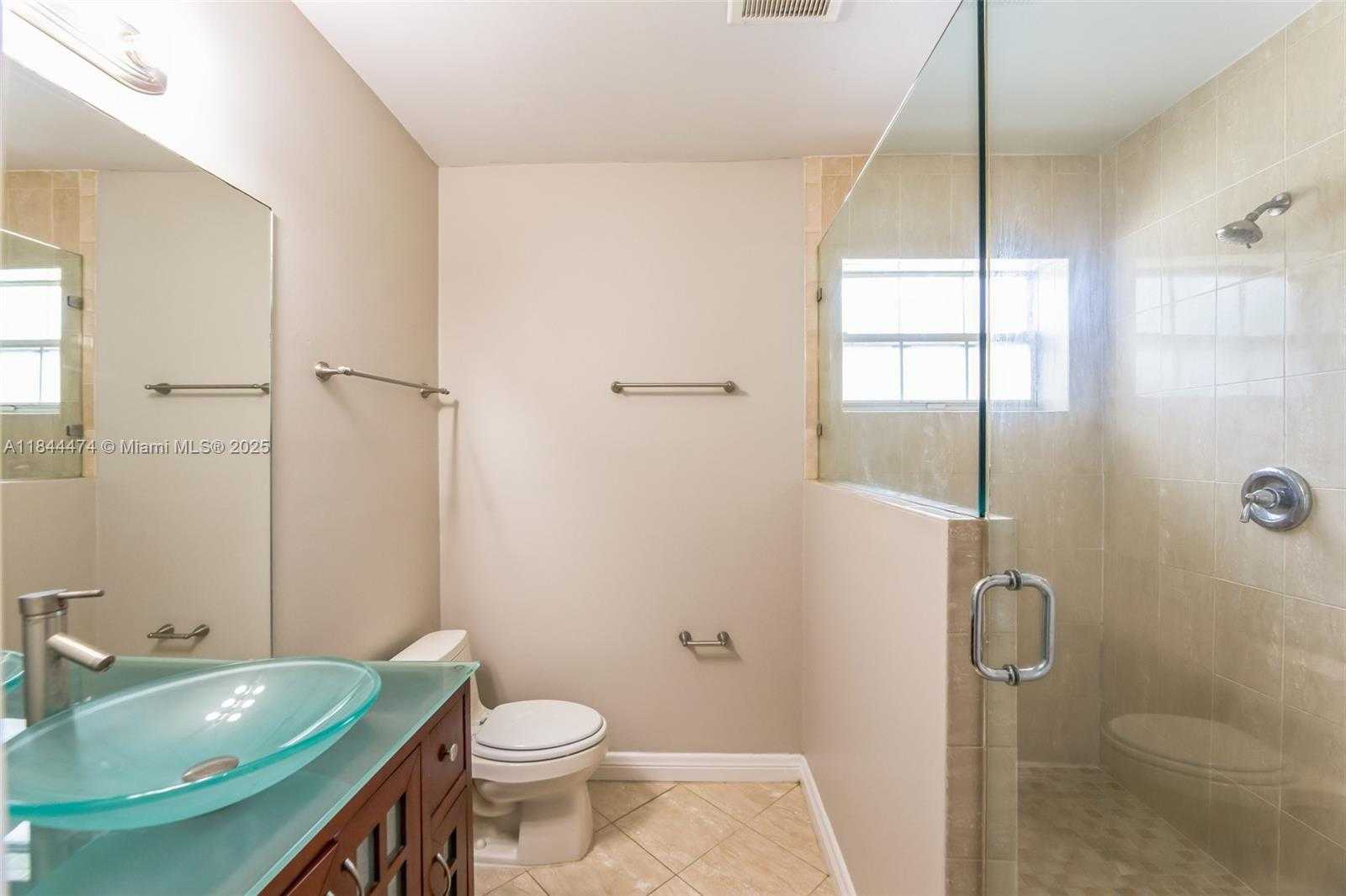 Small Image of 412 SOUTH WEST 4TH TER, Hallandale Beach Number 6