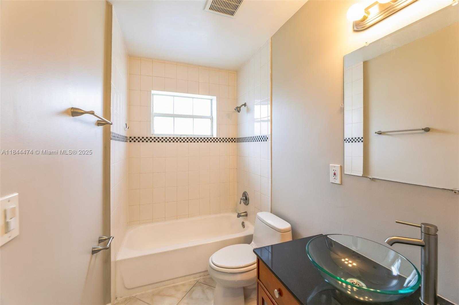 Small Image of 412 SOUTH WEST 4TH TER, Hallandale Beach Number 7