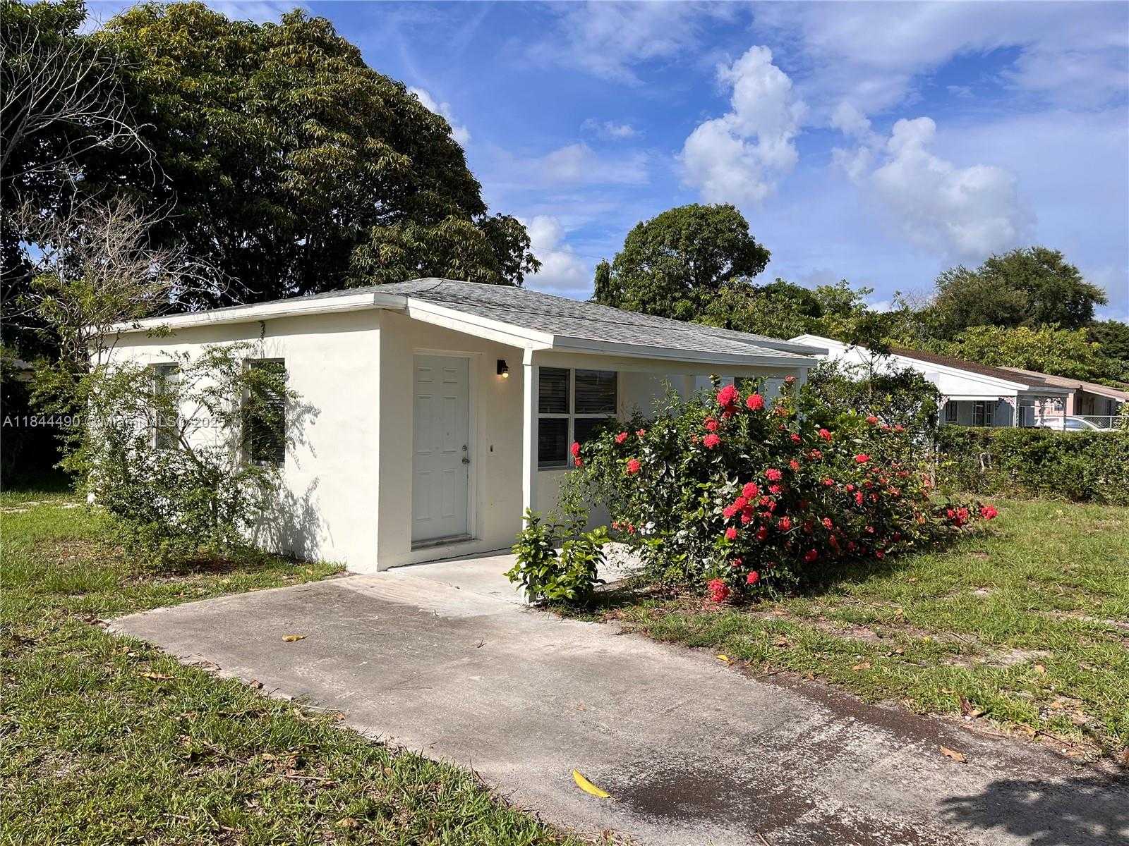 Small Image of 2481 NORTH WEST 154TH ST, Miami Gardens Number 2