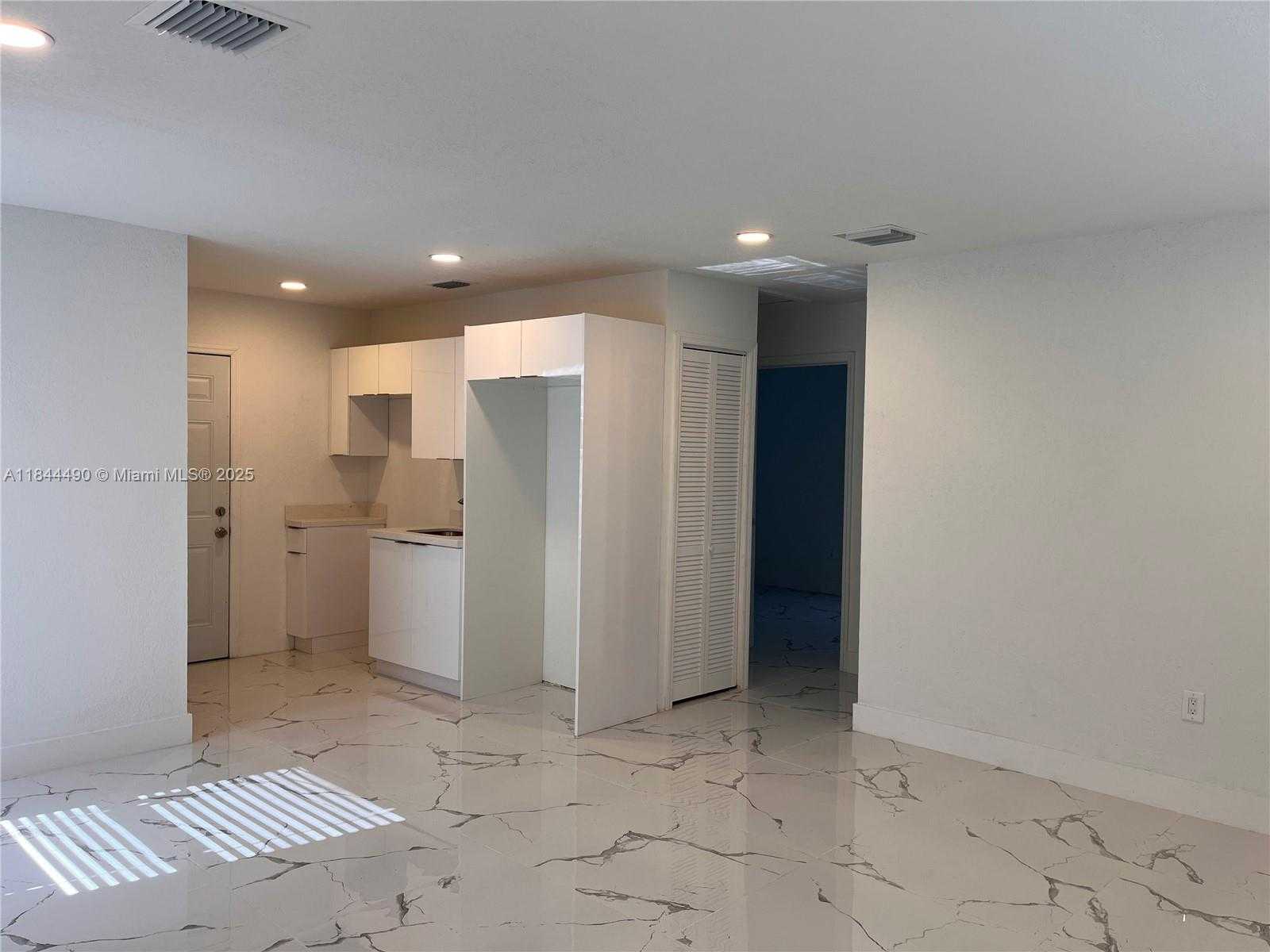 Small Image of 2481 NORTH WEST 154TH ST, Miami Gardens Number 3