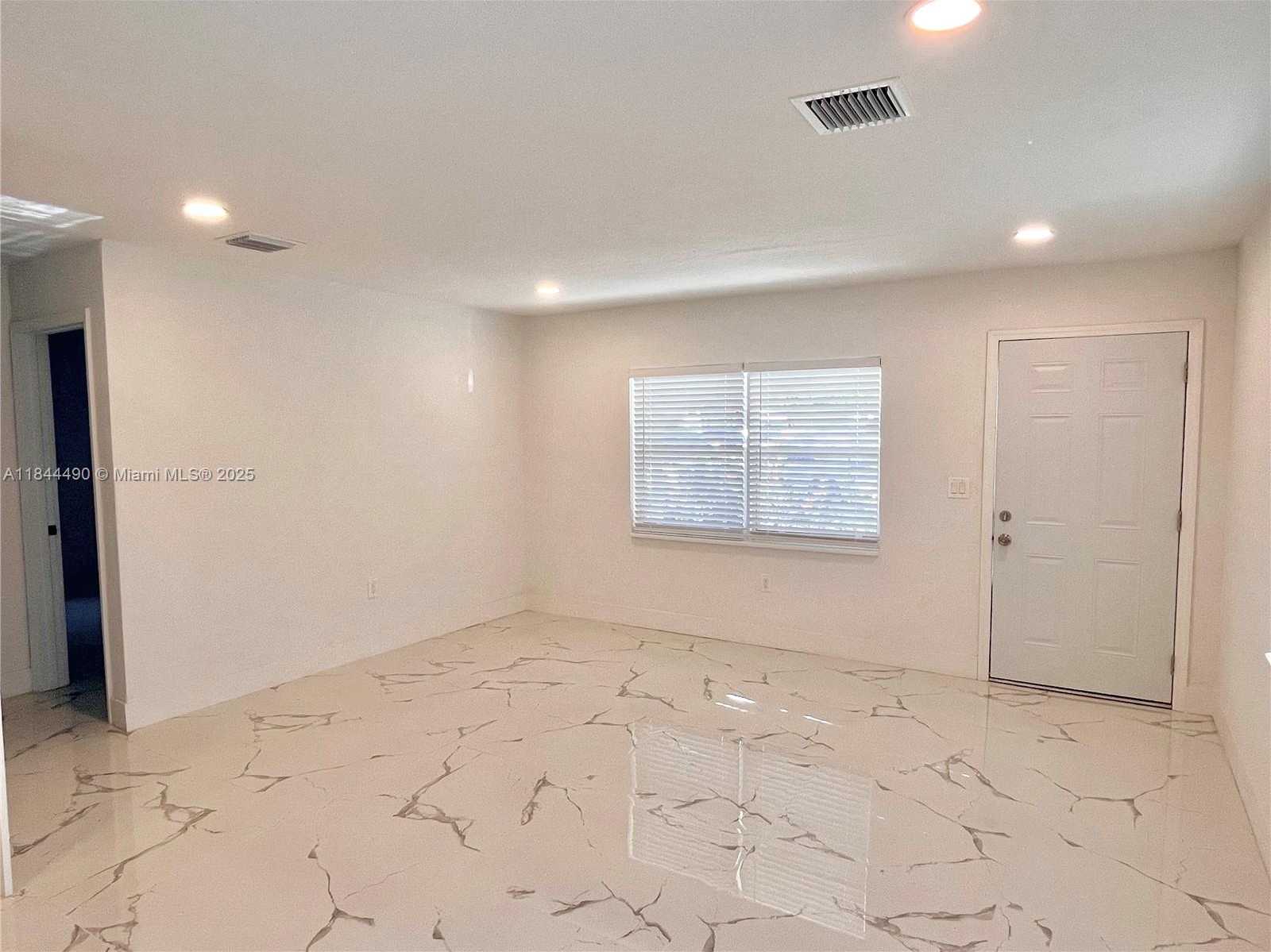 Small Image of 2481 NORTH WEST 154TH ST, Miami Gardens Number 4