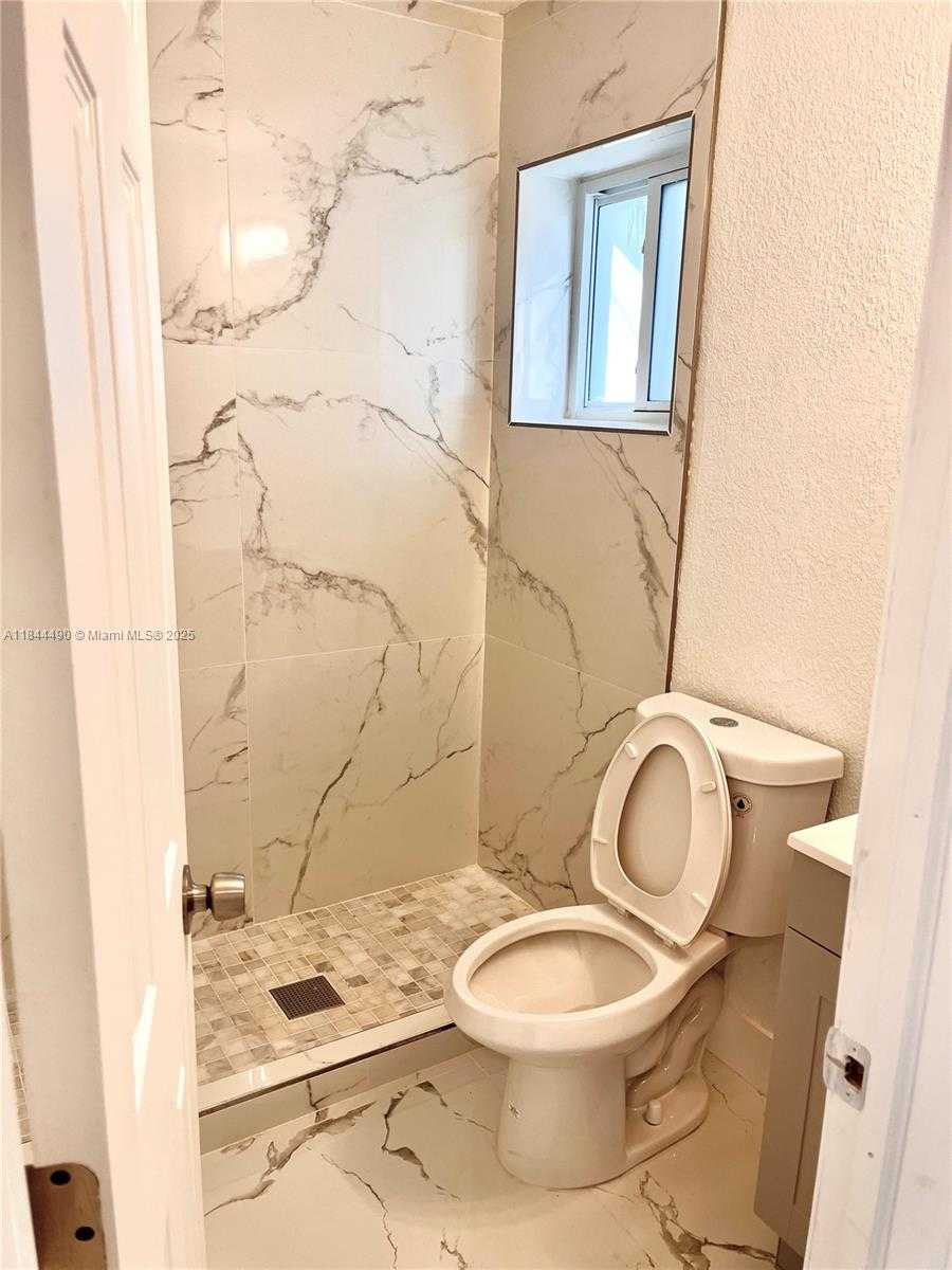 Small Image of 2481 NORTH WEST 154TH ST, Miami Gardens Number 6