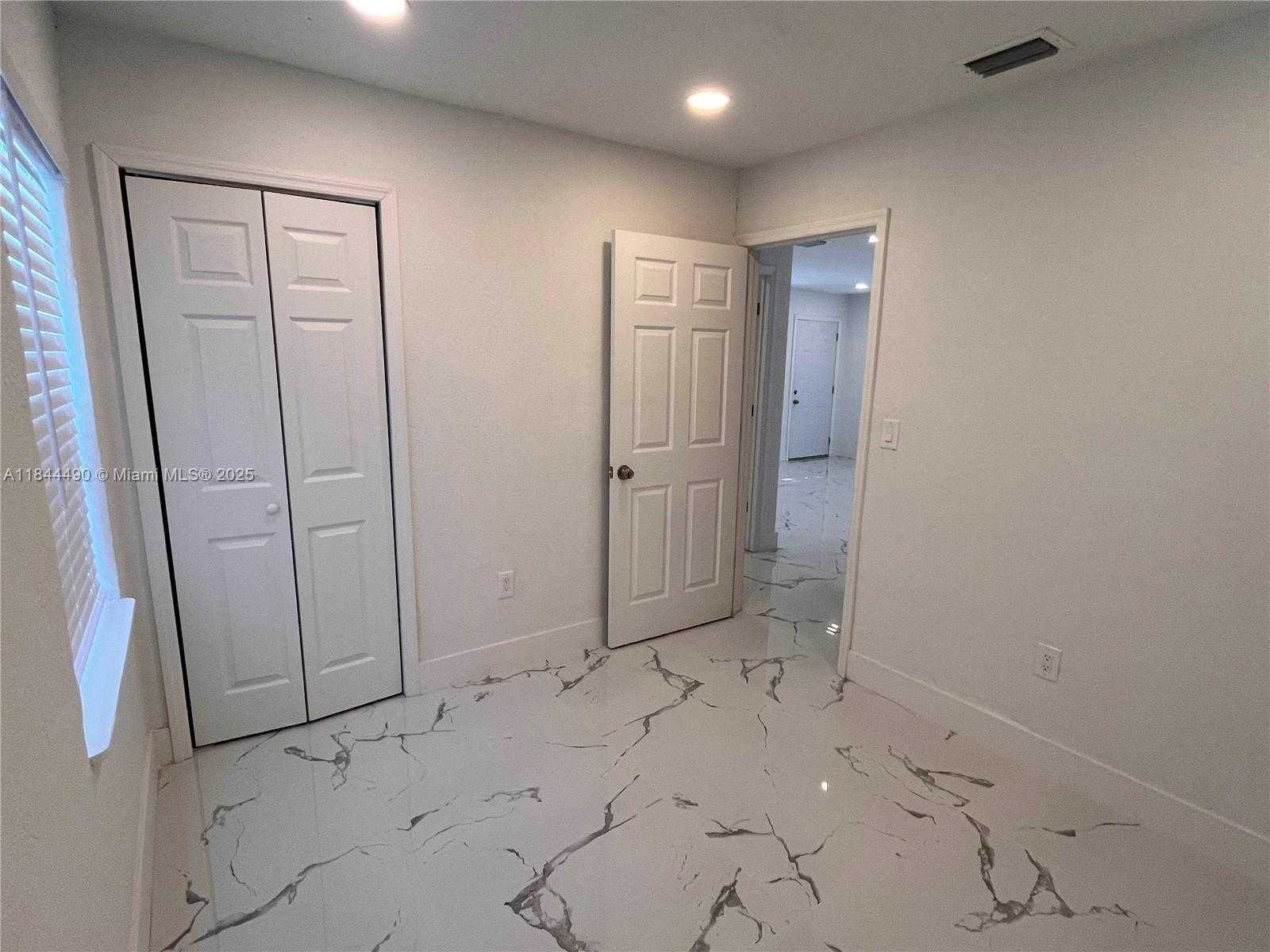 Small Image of 2481 NORTH WEST 154TH ST, Miami Gardens Number 7