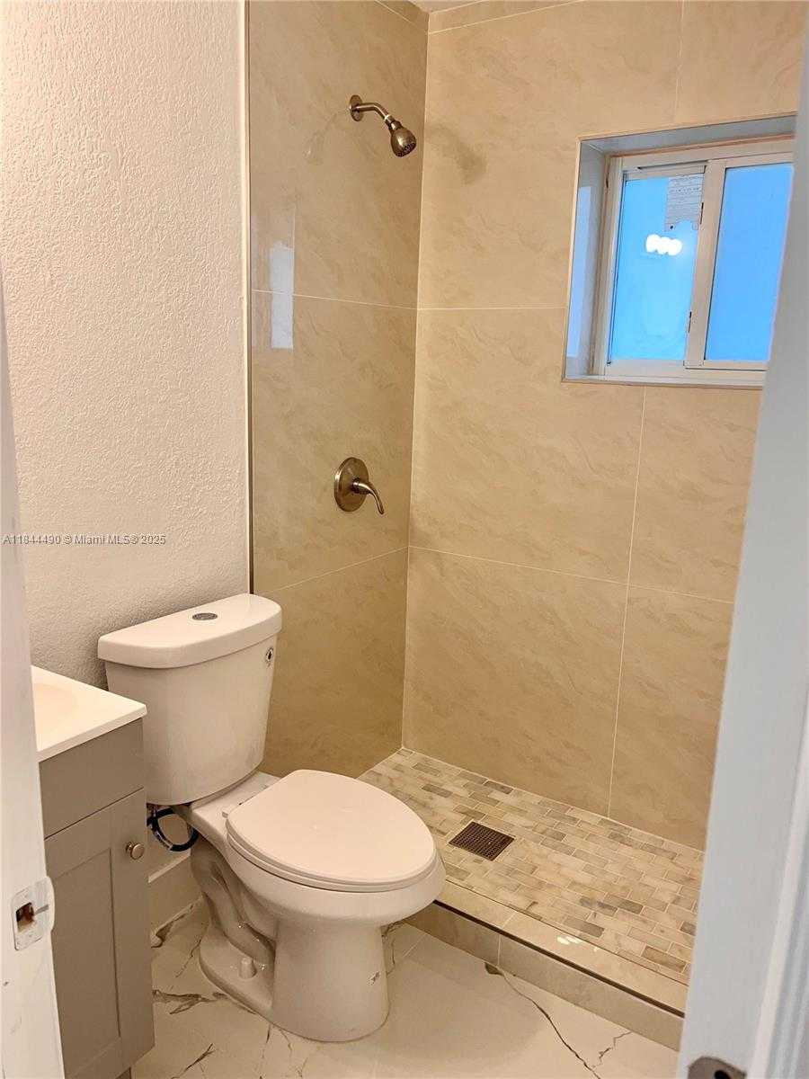 Small Image of 2481 NORTH WEST 154TH ST, Miami Gardens Number 8