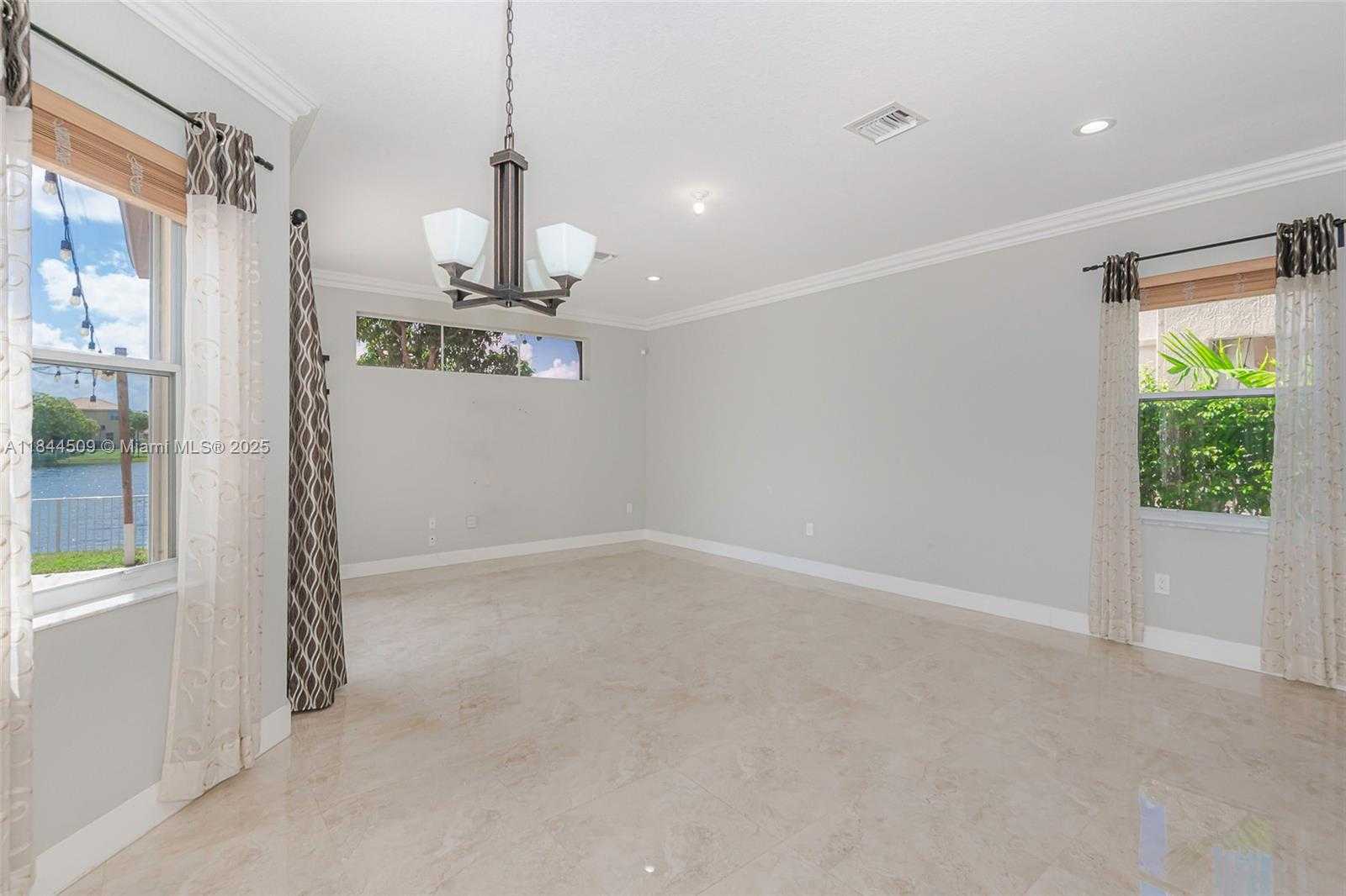Small Image of 2021 SOUTH WEST 176TH AVE, Miramar Number 10