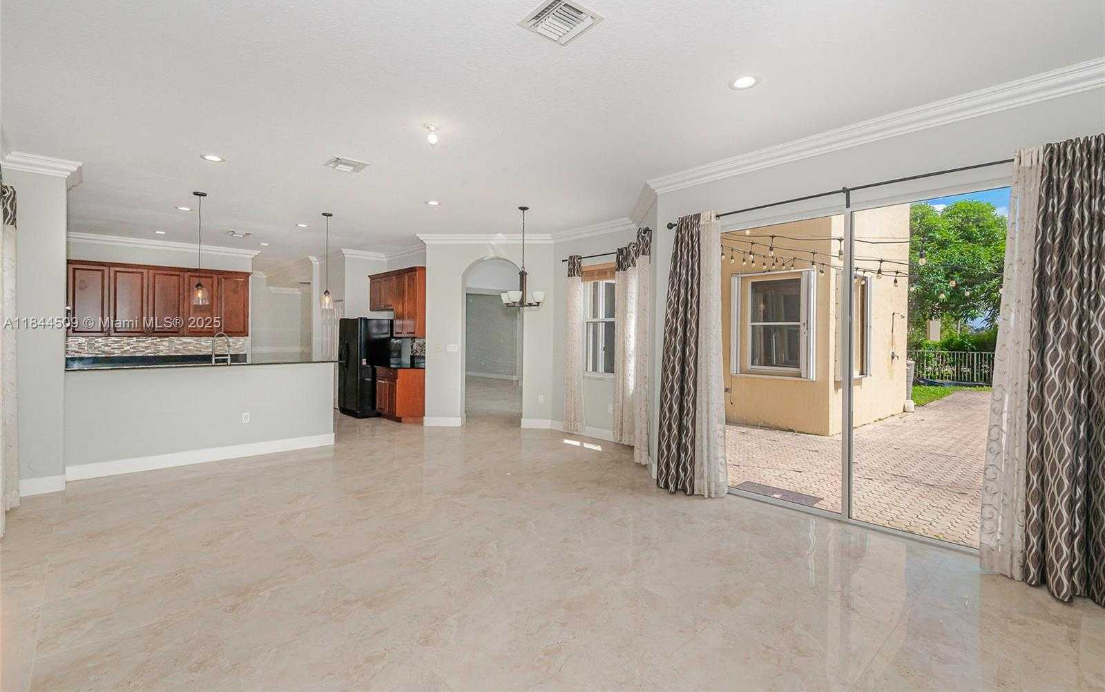 Small Image of 2021 SOUTH WEST 176TH AVE, Miramar Number 12