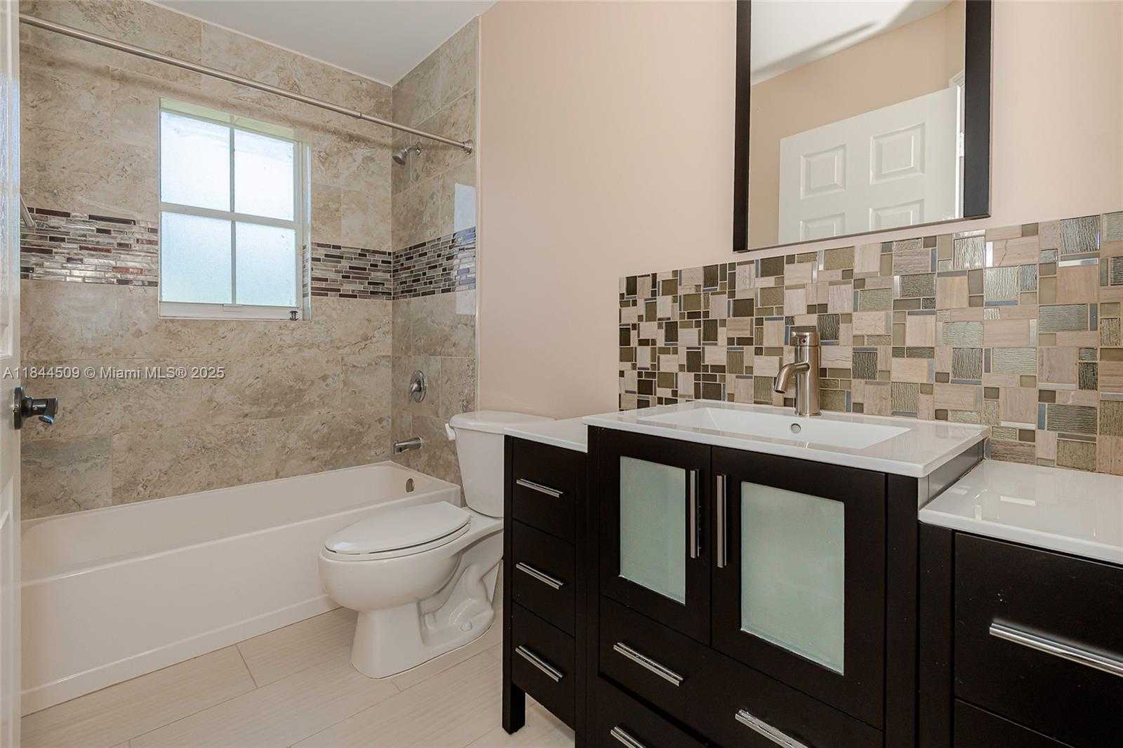 Small Image of 2021 SOUTH WEST 176TH AVE, Miramar Number 36