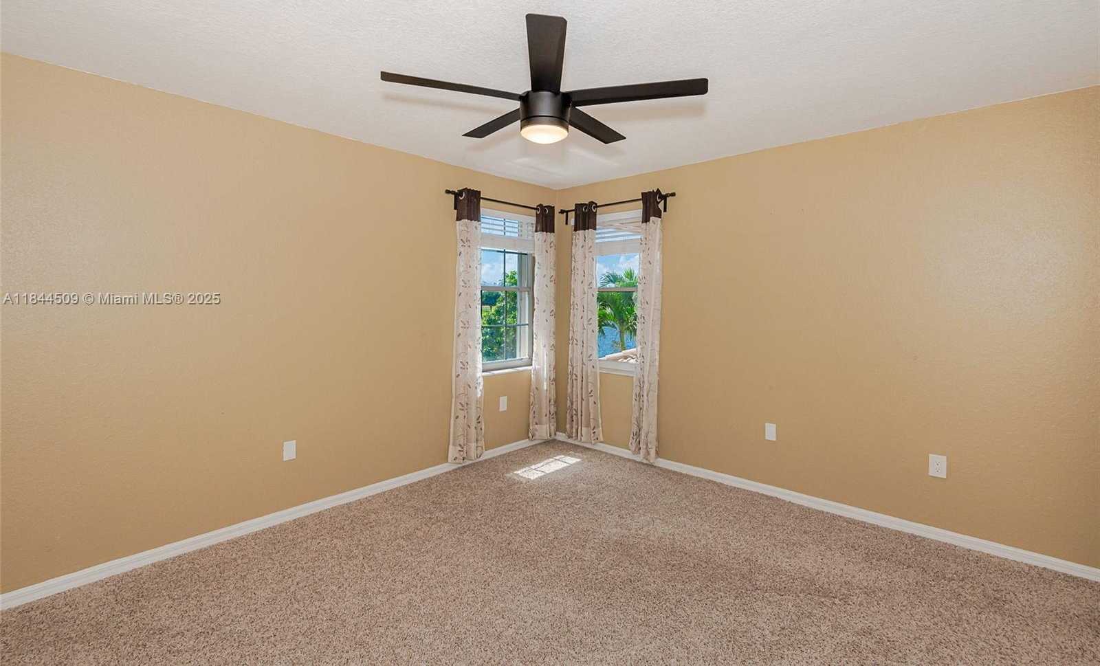 Small Image of 2021 SOUTH WEST 176TH AVE, Miramar Number 38