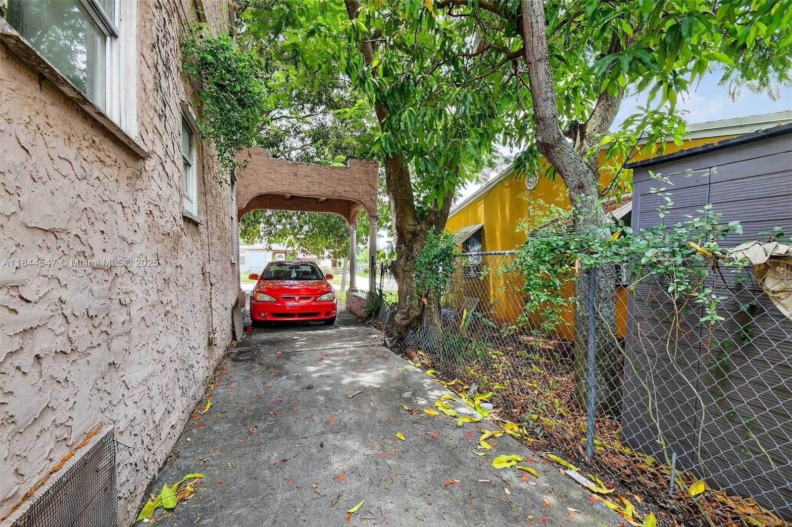 Small Image of 919 32ND ST, West Palm Beach Number 4