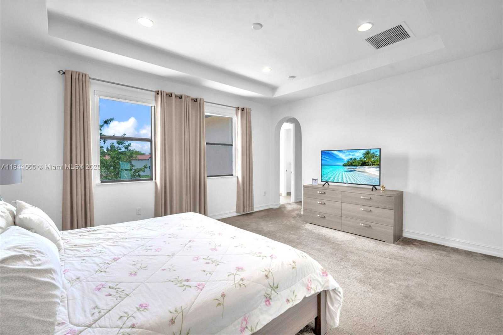 Small Image of 11824 SOUTH WEST 13TH CT, Pembroke Pines Number 19