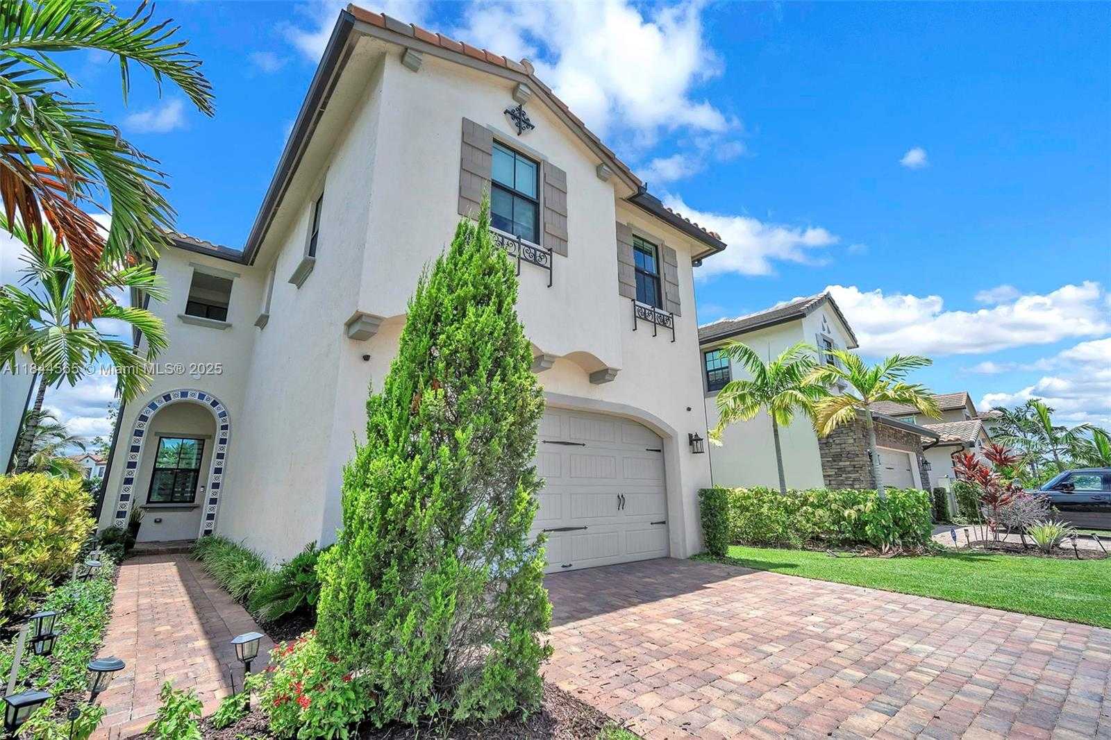 Small Image of 11824 SOUTH WEST 13TH CT, Pembroke Pines Number 2