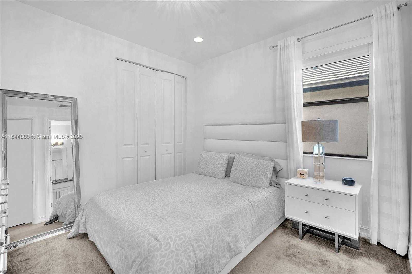 Small Image of 11824 SOUTH WEST 13TH CT, Pembroke Pines Number 24