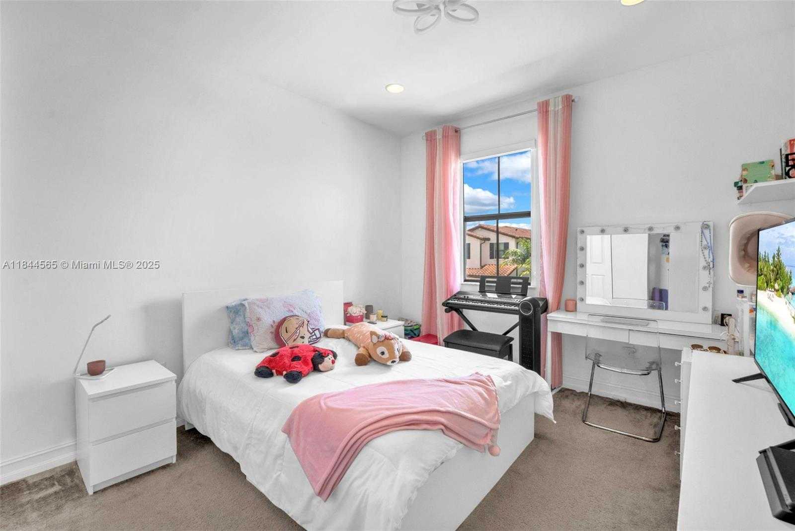 Small Image of 11824 SOUTH WEST 13TH CT, Pembroke Pines Number 26