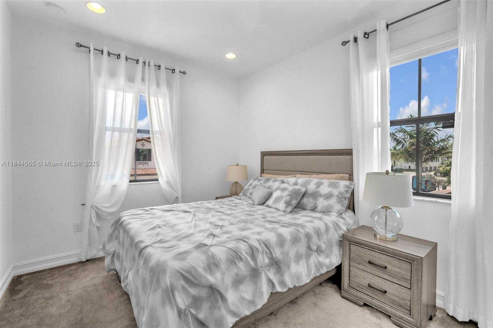 Small Image of 11824 SOUTH WEST 13TH CT, Pembroke Pines Number 27