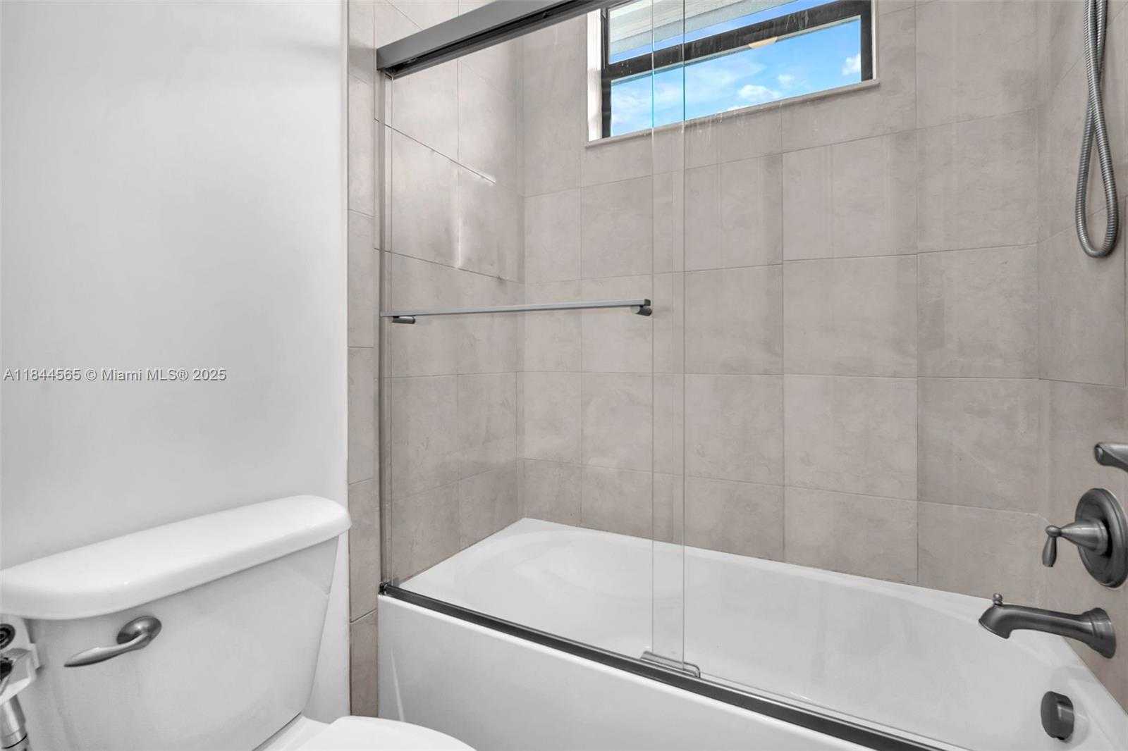 Small Image of 11824 SOUTH WEST 13TH CT, Pembroke Pines Number 29