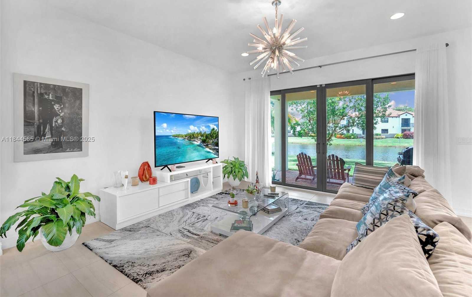Small Image of 11824 SOUTH WEST 13TH CT, Pembroke Pines Number 4