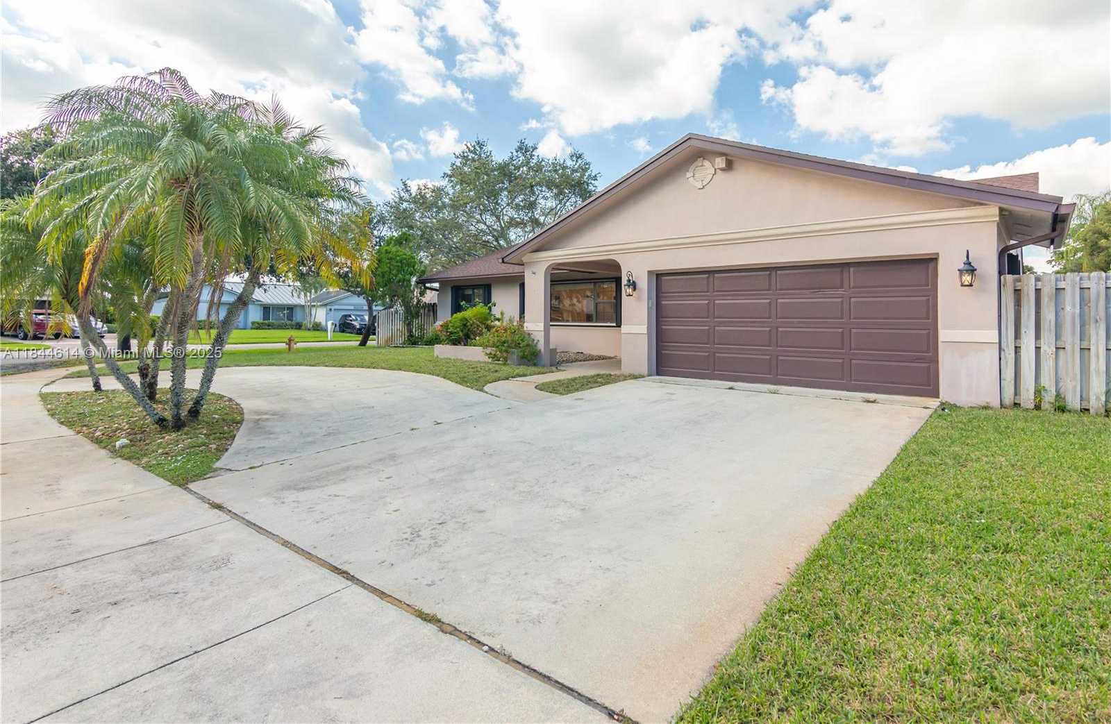 Small Image of 11945 SOUTH WEST 54TH ST, Cooper City Number 2