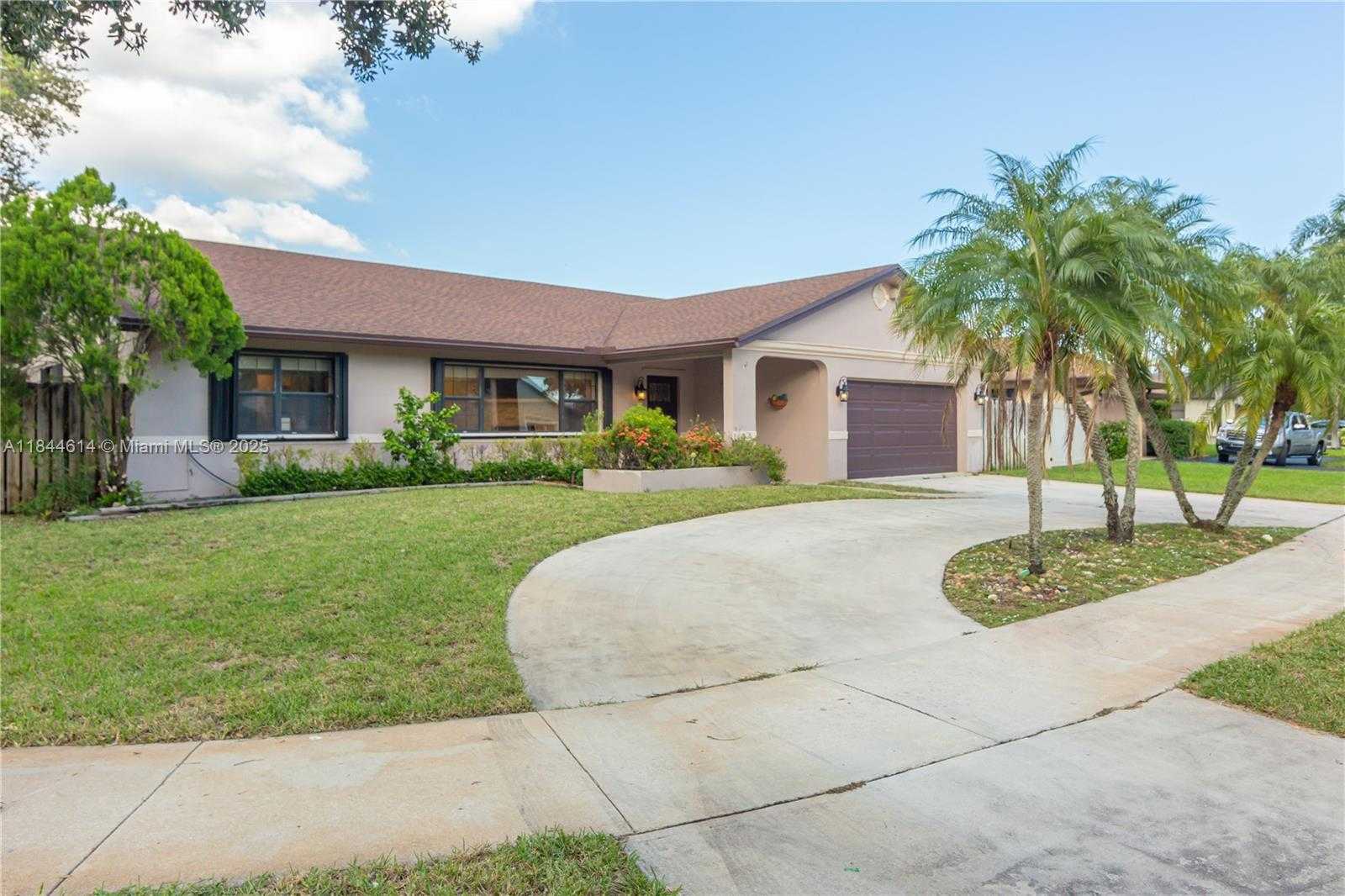 Small Image of 11945 SOUTH WEST 54TH ST, Cooper City Number 3