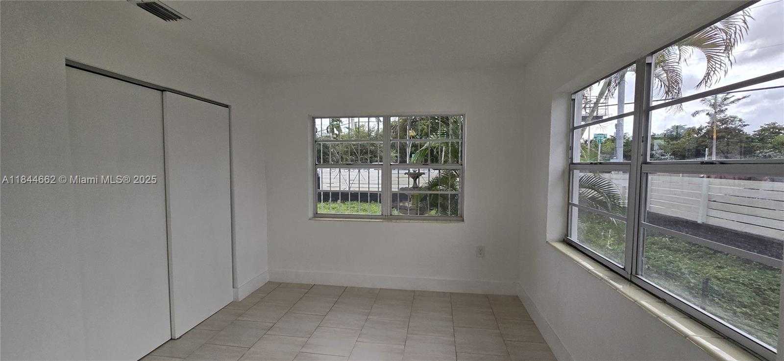 Small Image of 699 WEST 14TH ST, Hialeah Number 11