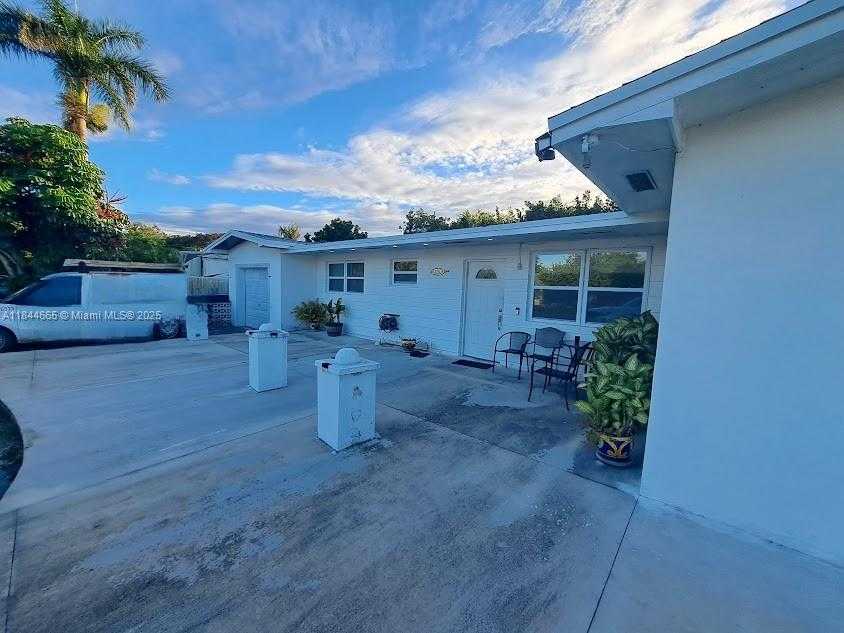 Small Image of 27220 SOUTH WEST 164TH CT, Homestead Number 4