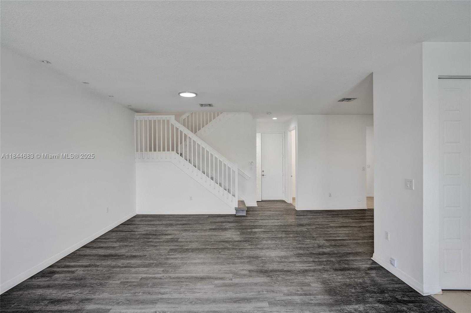 Small Image of 643 NORTH EAST 191ST TER, Miami Number 13
