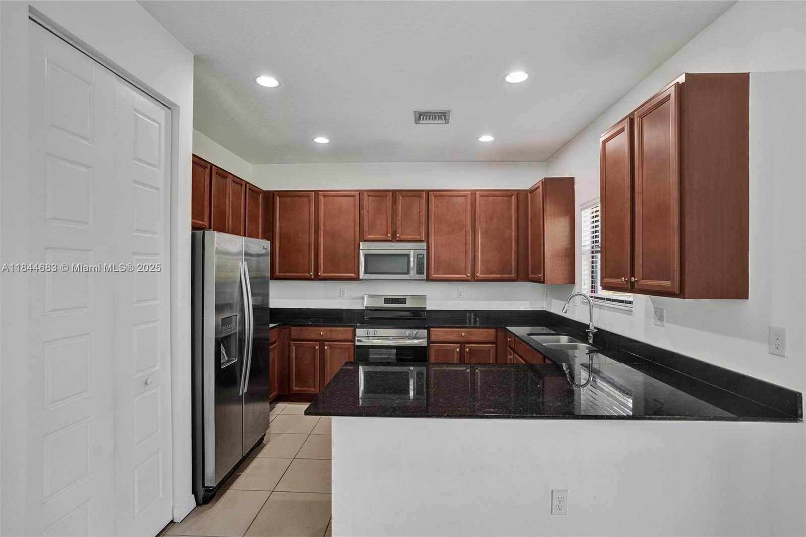 Small Image of 643 NORTH EAST 191ST TER, Miami Number 15