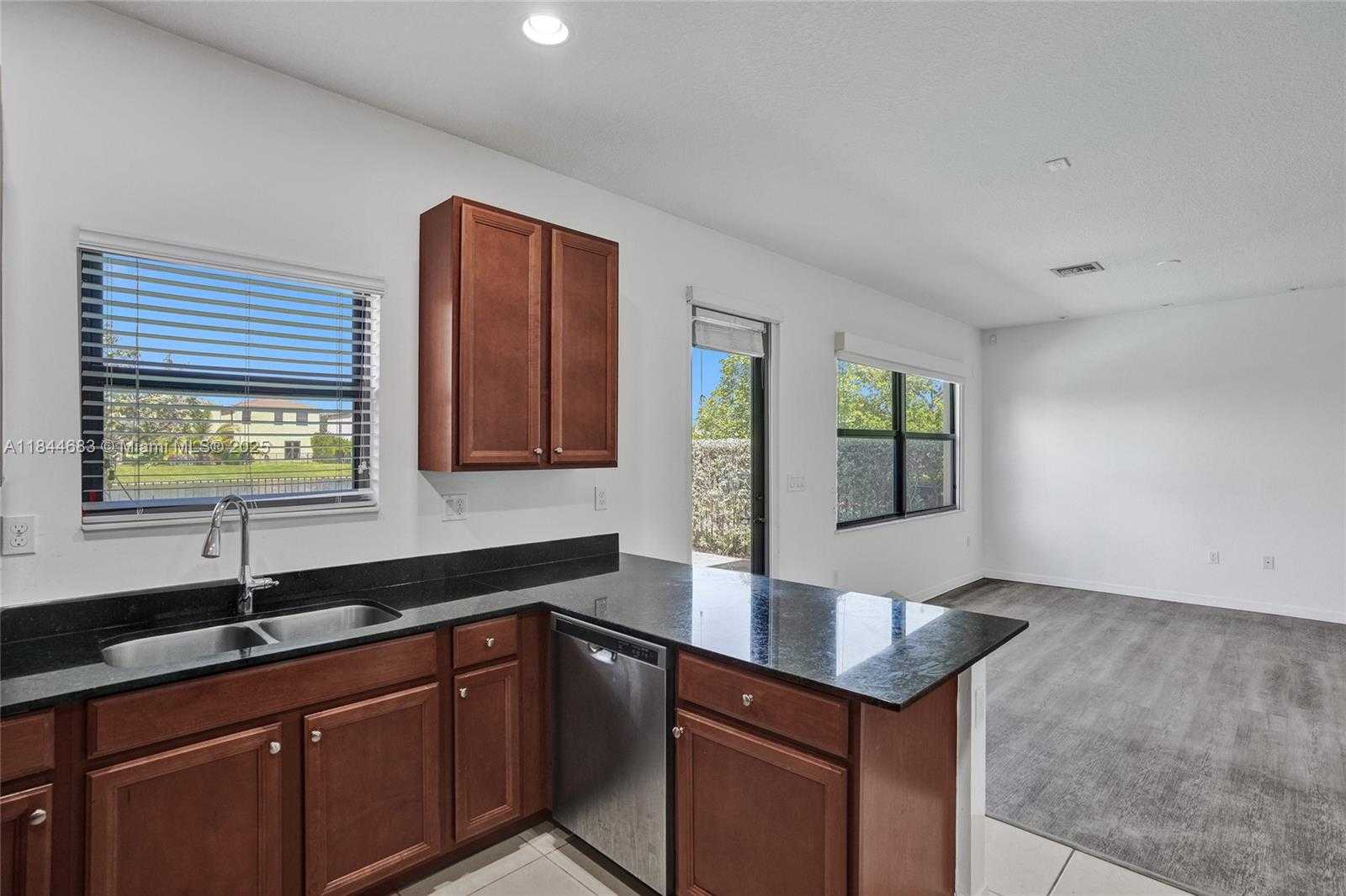 Small Image of 643 NORTH EAST 191ST TER, Miami Number 18