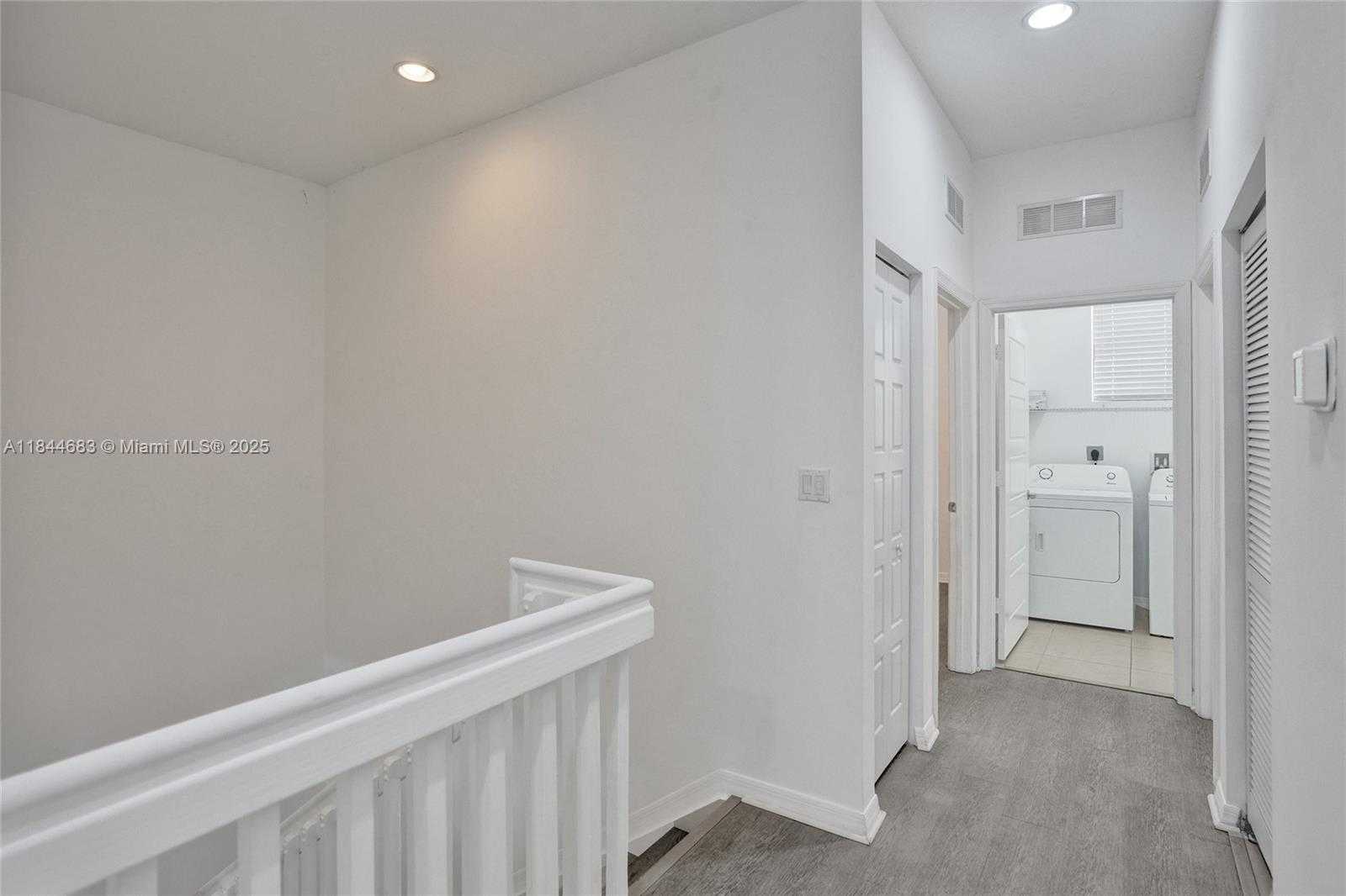 Small Image of 643 NORTH EAST 191ST TER, Miami Number 22
