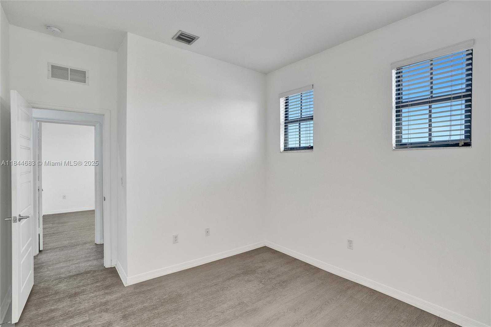 Small Image of 643 NORTH EAST 191ST TER, Miami Number 25