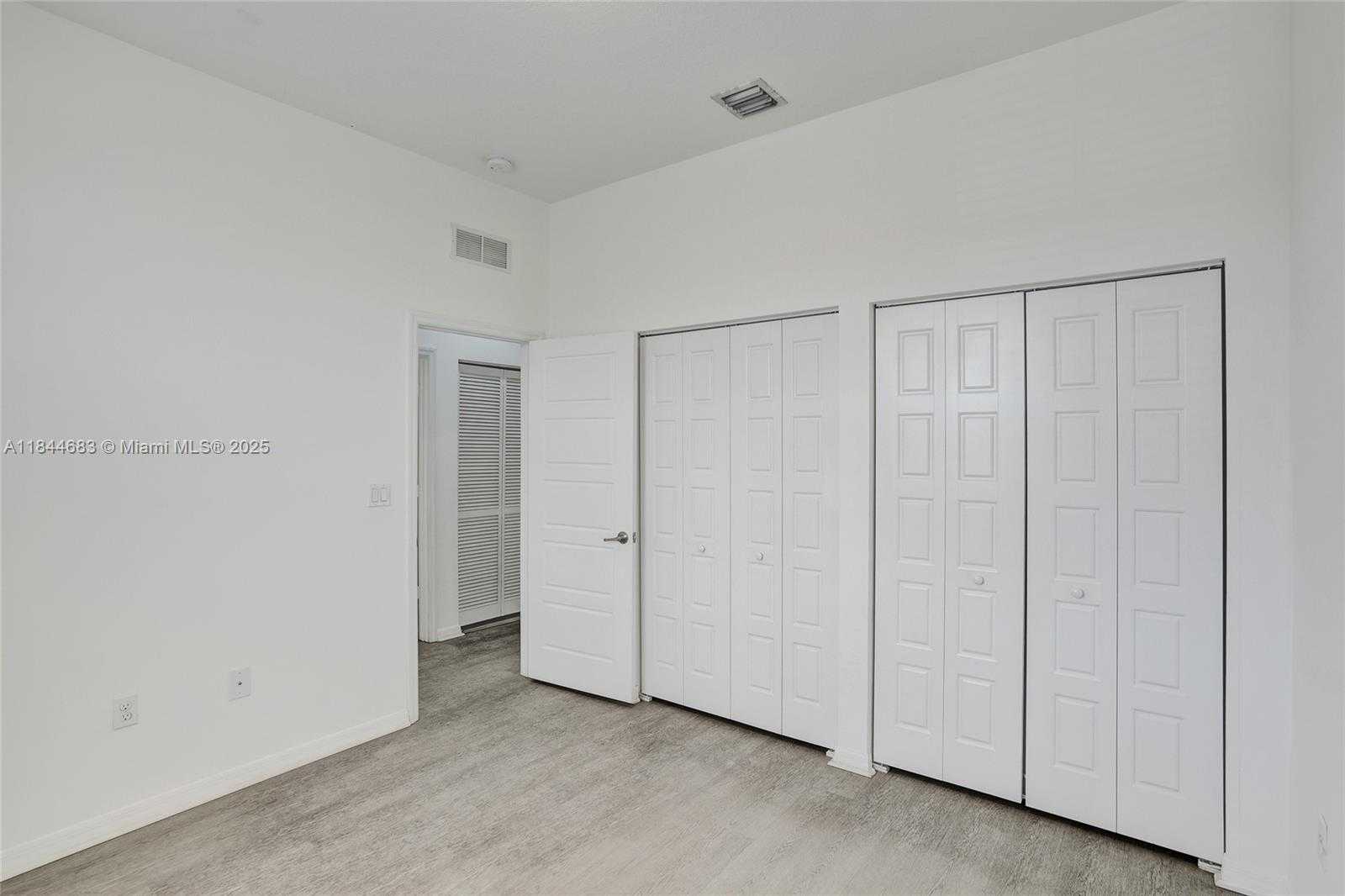 Small Image of 643 NORTH EAST 191ST TER, Miami Number 31