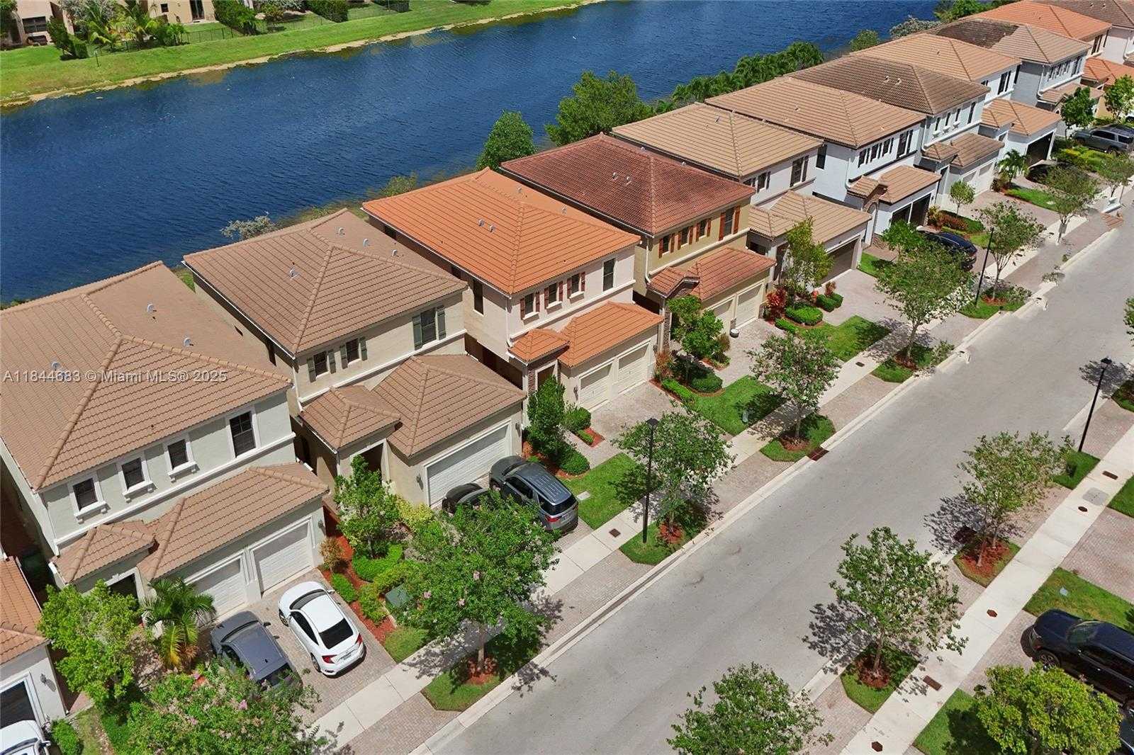 Small Image of 643 NORTH EAST 191ST TER, Miami Number 61