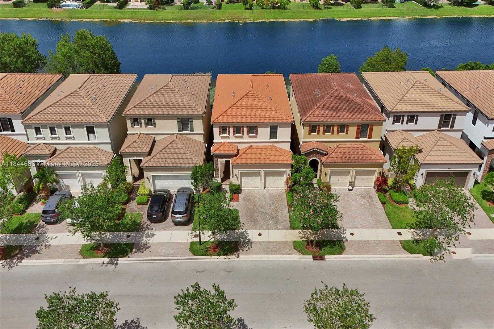 Small Image of 643 NORTH EAST 191ST TER, Miami Number 62